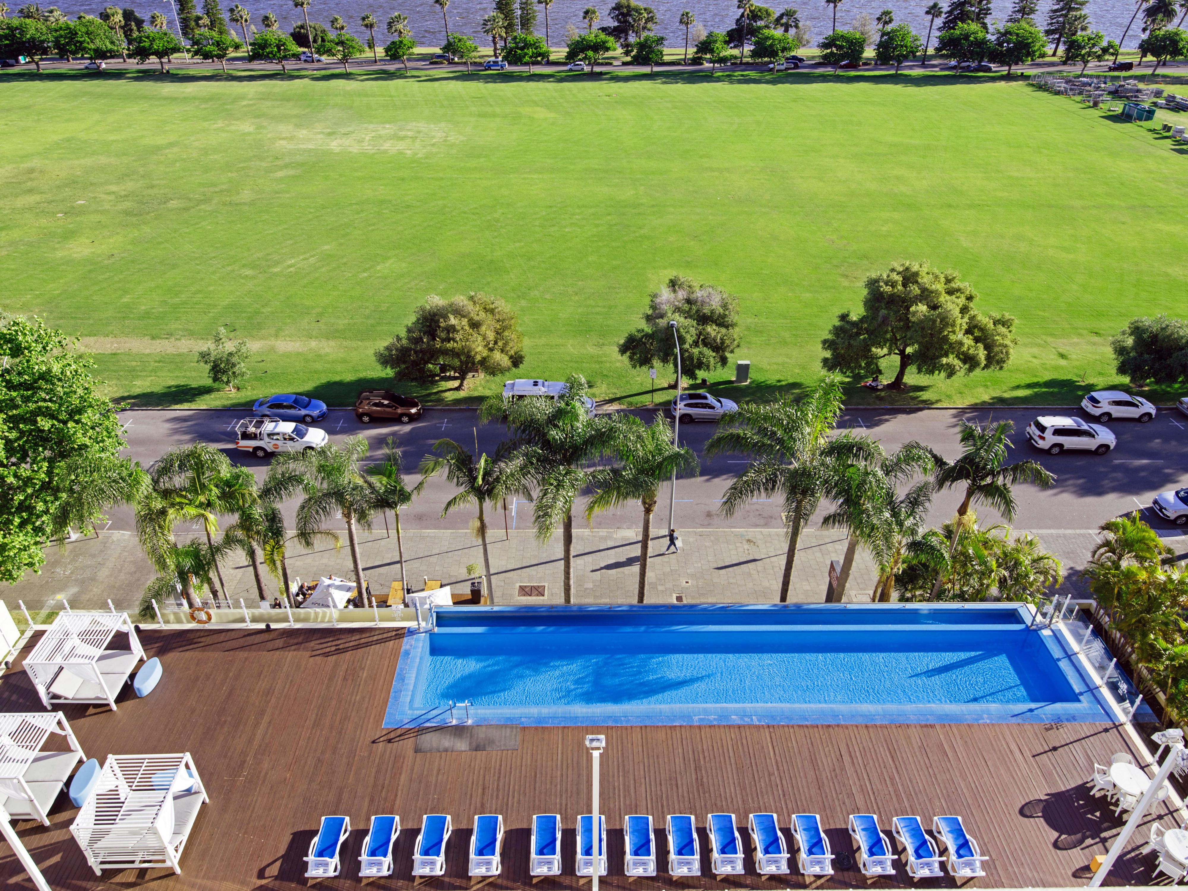 Located on the 3rd floor, Crowne Plaza Perth hotel’s infinity pool and deck overlooks the very best inner-city views that East Perth has to offer. Langley Park, the Swan River Foreshore, and the lights of South Perth are all visible from the cool blue waters of the pool and there is no better place to watch Perth’s famous sunsets.