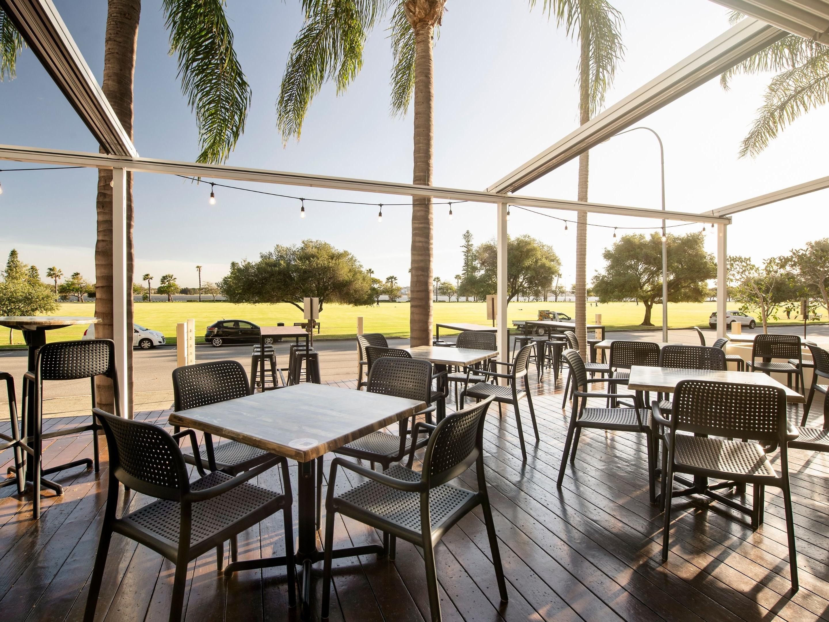 Located at the front of the hotel in East Perth, Gusti offers enviable views of the Swan River and a sumptuous, unique blend of Italian cuisine with an Australian twist, all made with locally sourced produce. It's ideal for those who appreciate quality, comfort, and a touch of modern flavour.