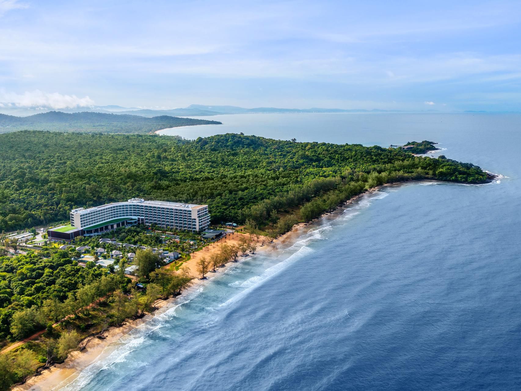 Conveniently located near renowned attractions, our hotel is ideal for an unforgettable stay in Phu Quoc. Explore VinWonder, embark on animal adventures at Vinpearl Safari, tee off at nearby golf courses, relax on Starfish Beach, or try your hand at the casino. Whether seeking adventure or tranquility our prime location lets you experience it all.