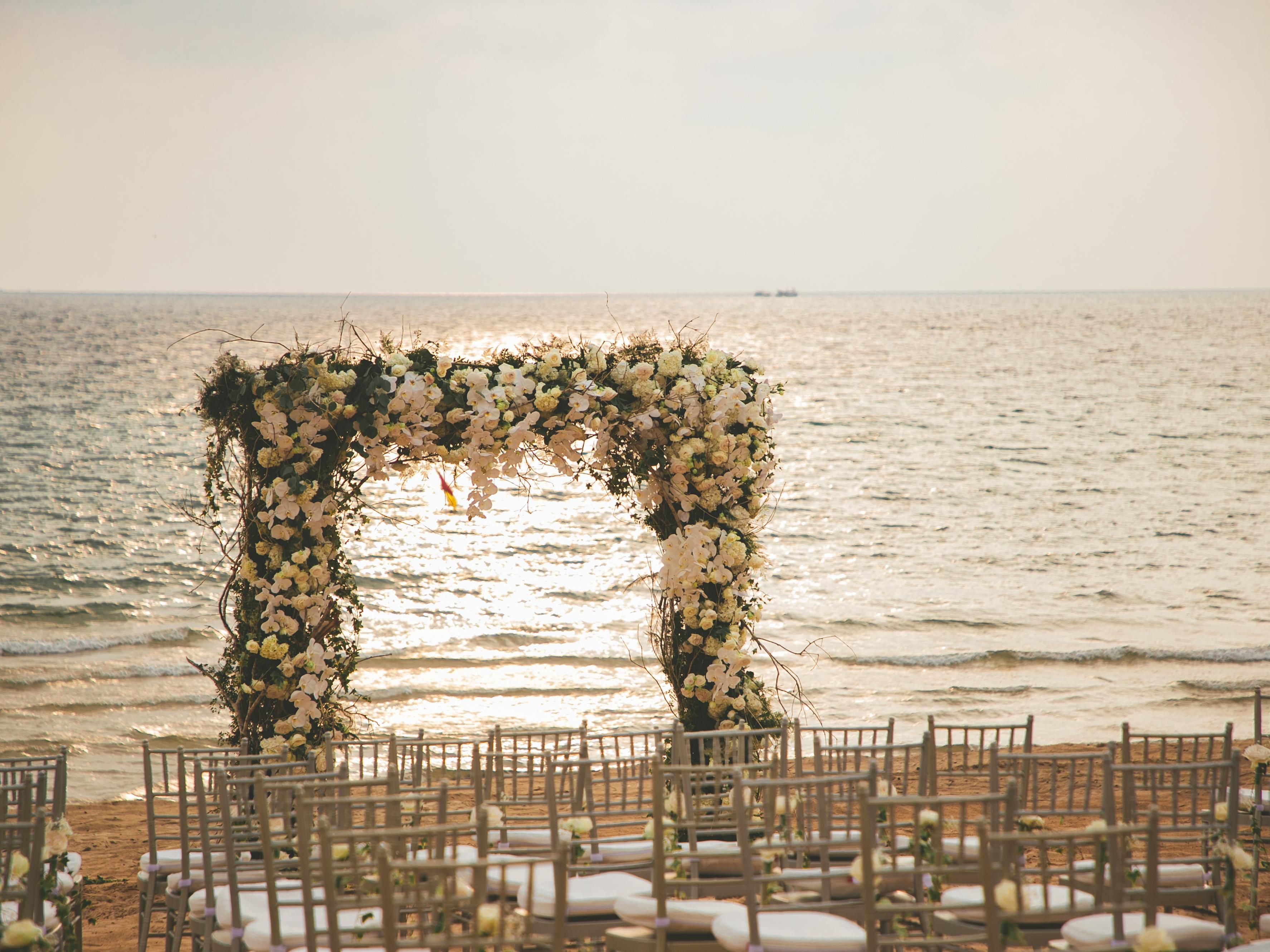Crowne Plaza Phu Quoc Starbay offers secluded natural vistas and tasteful modern interiors for premium ceremonies. Dedicated staff can assist with all your queries about planning weddings, bridal luncheons and anniversary arrangements, from decoration to catering for groups of more than 200 invitees.