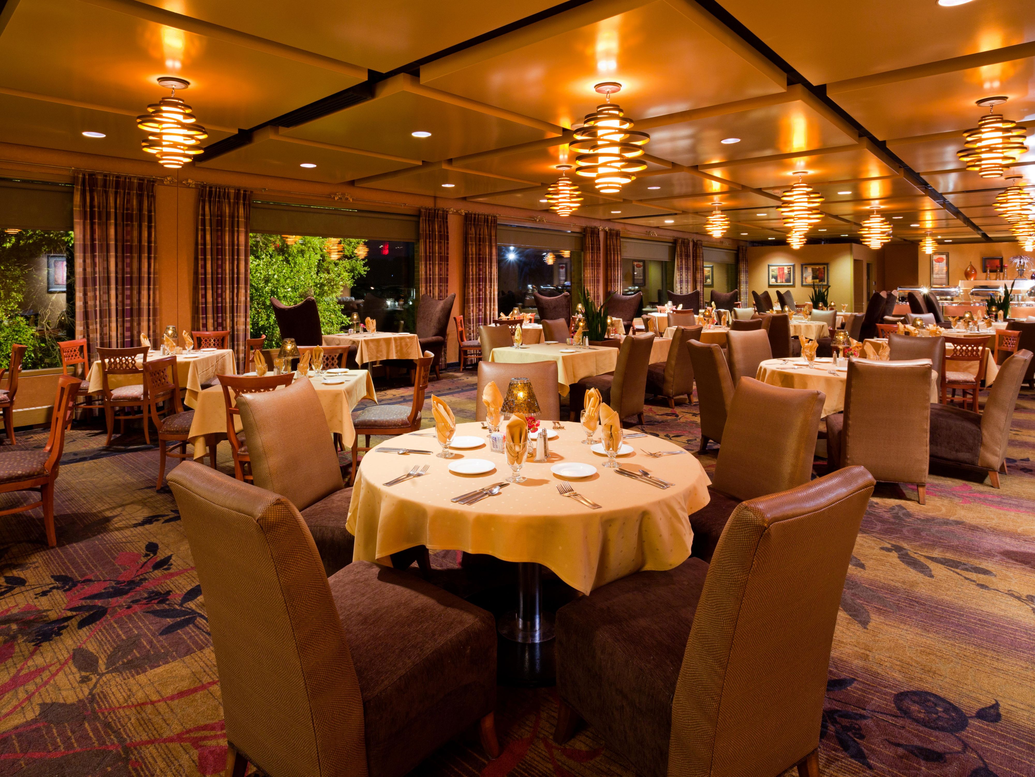 Savor American classics, nutritious dishes, gluten-free options, cocktails, mocktails, and more at our laid-back restaurant and lounge.