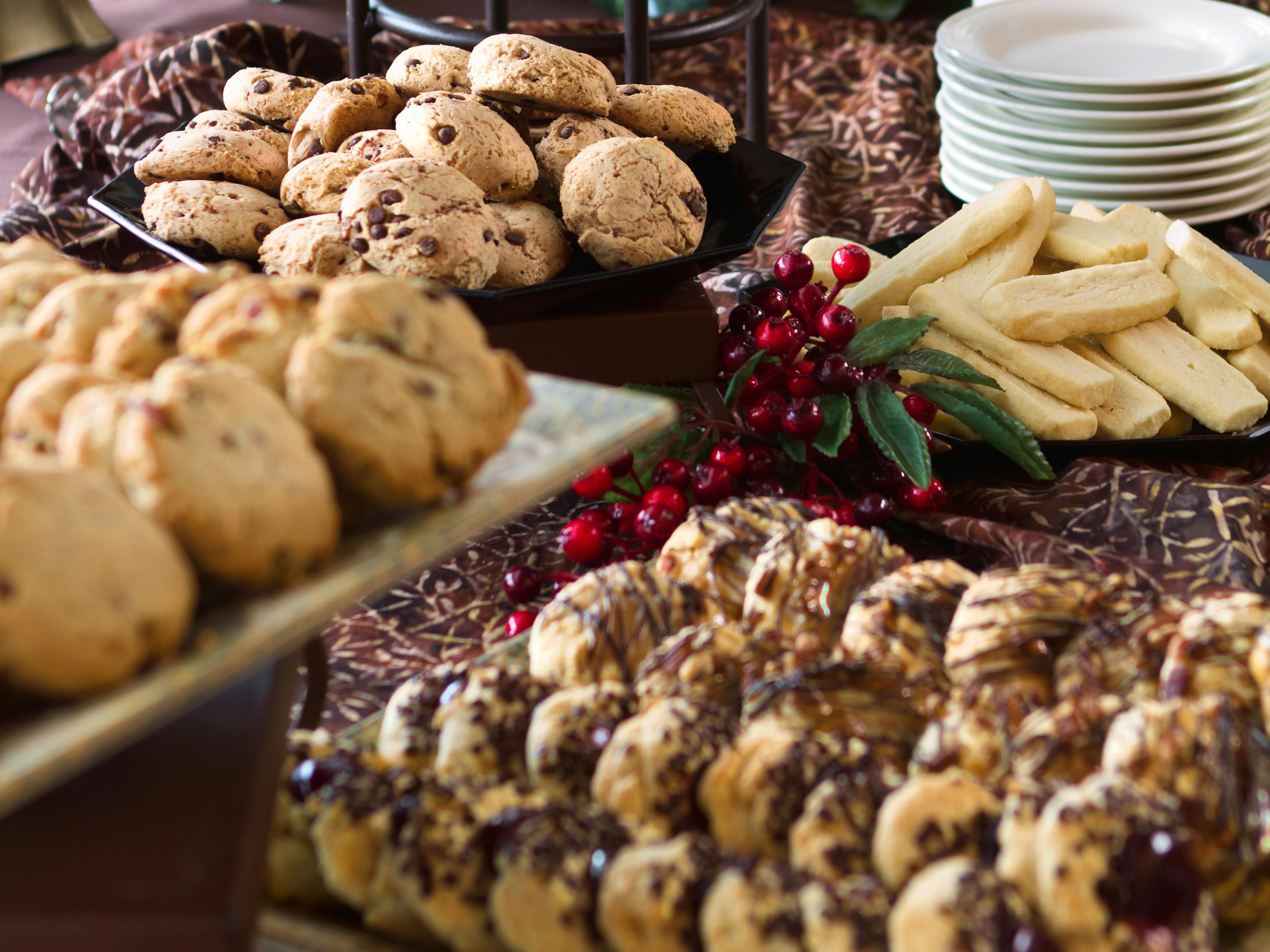 Whether you’re craving a savory snack, a refreshing beverage, a scrumptious sandwich, or a quick bite on the go, our convenient 24-hour Marketplace is ready to satisfy your urge, night or day.