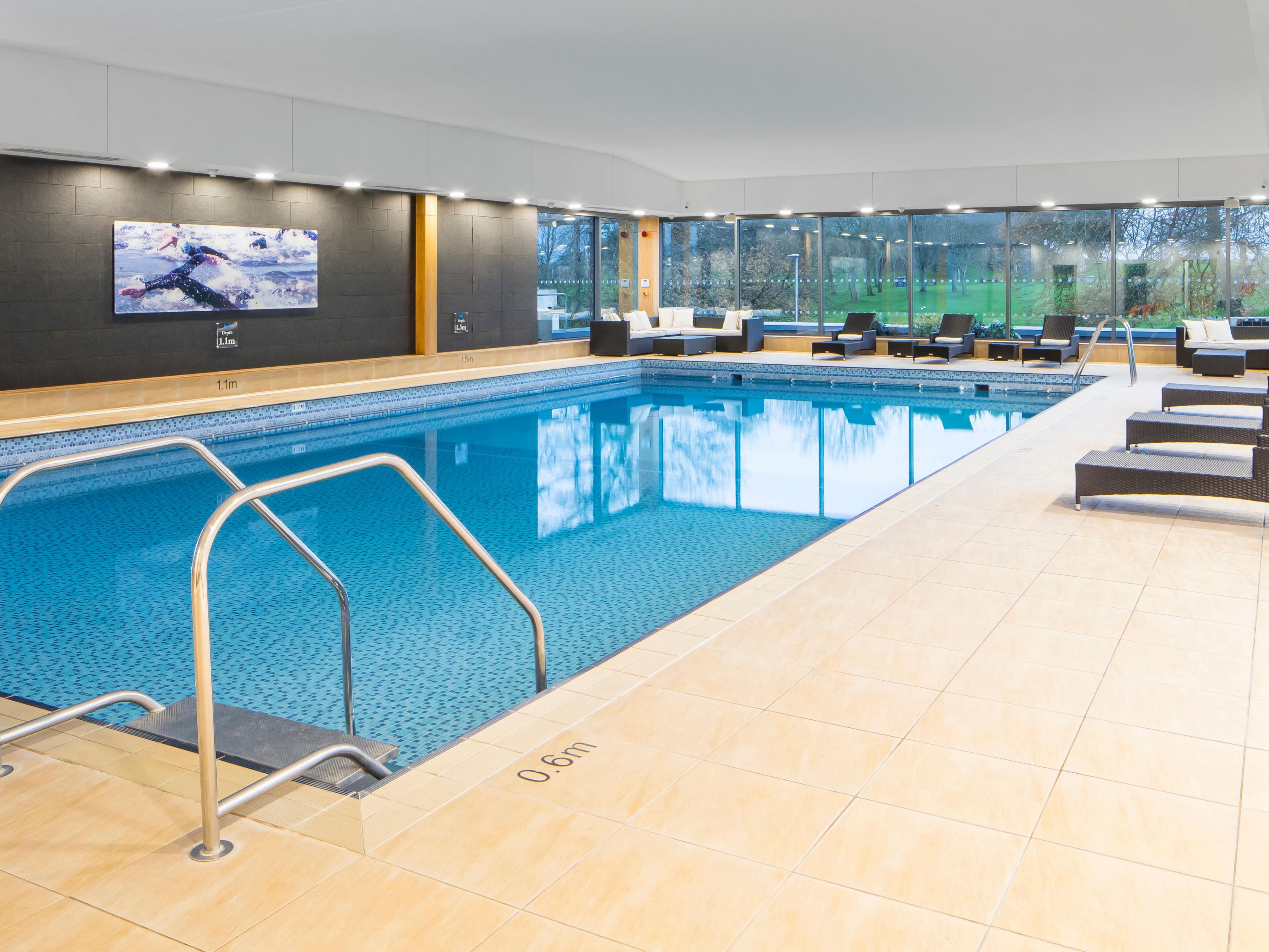 Maintaining a health and wellness routine while travelling is important, so whether you’re looking to stay on top of your fitness, or relax and unwind after a long day, Club Moativation has all that you need. Our fully equipped gym, heated indoor pool, sauna and steam room is open to hotel guests and members.