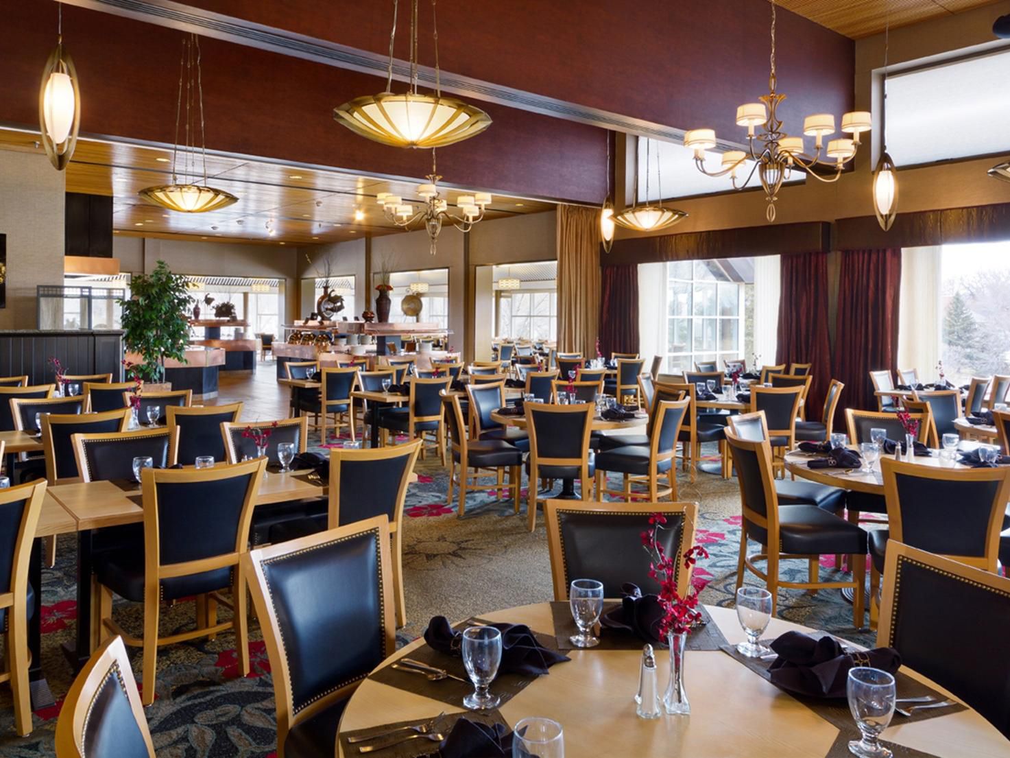Savor American classics, nutritious dishes, gluten-free options, cocktails, mocktails, and more at our laid-back restaurant and lounge.