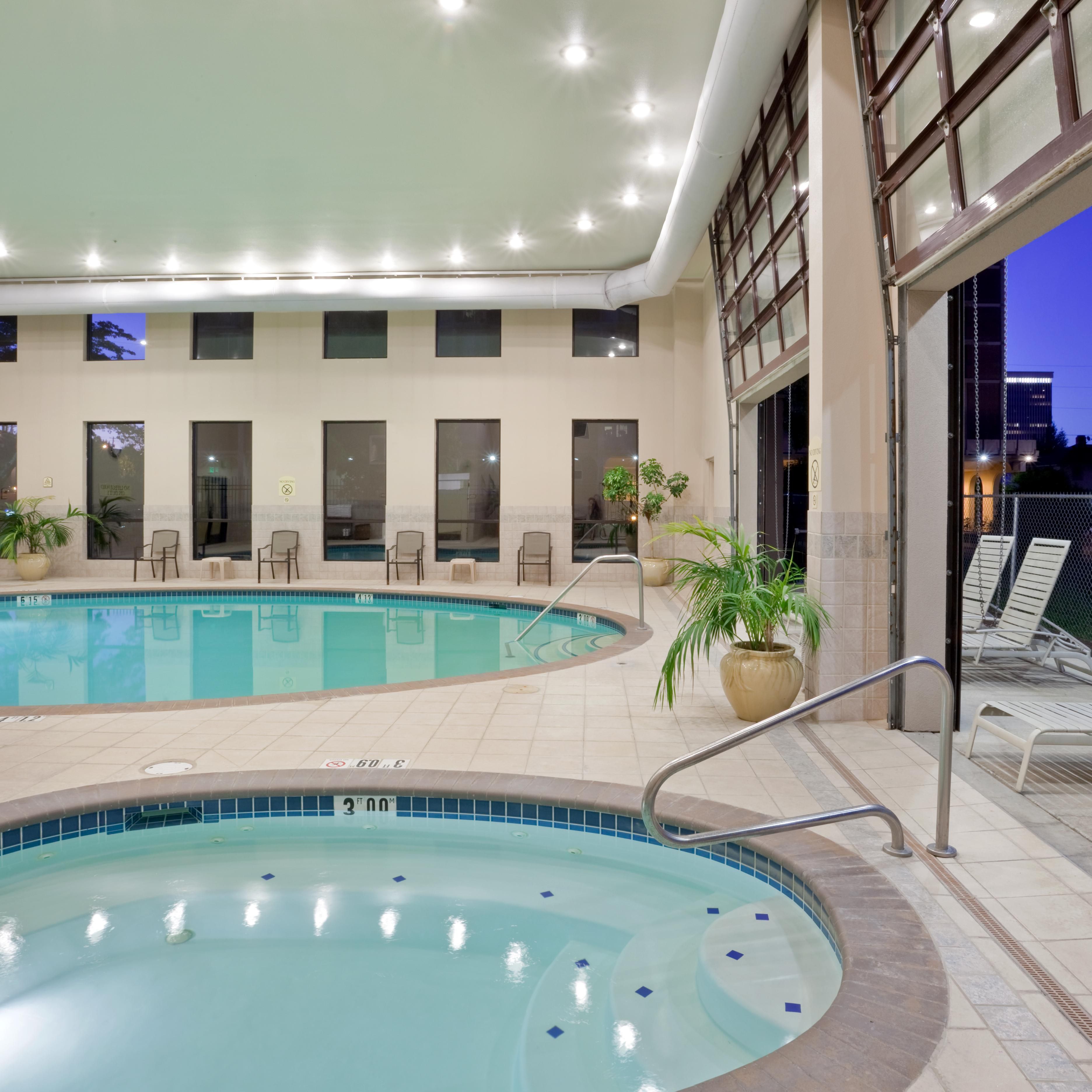 Saltwater Pool &amp; Spa: Crowne Plaza Portland Downtown Convention