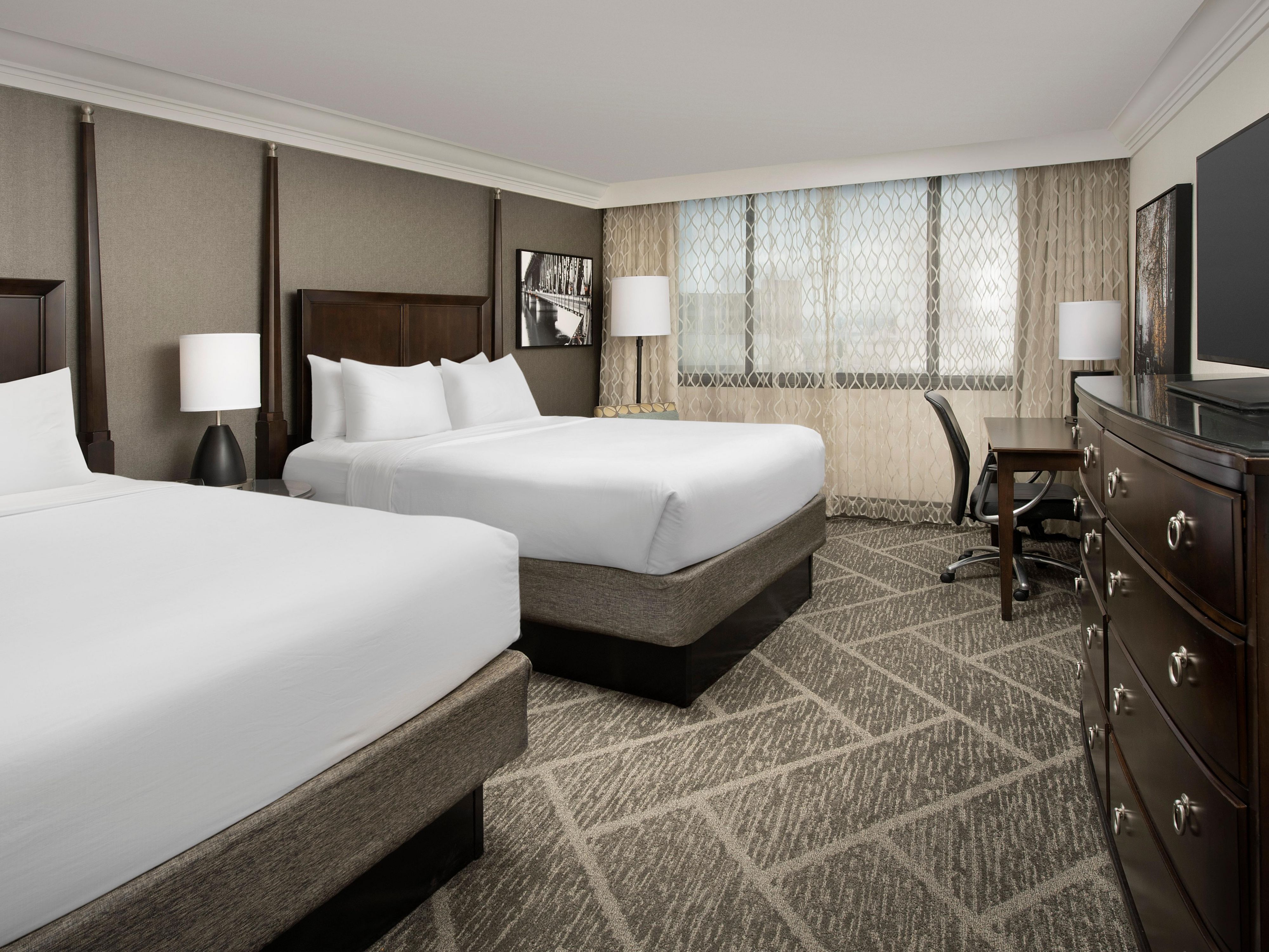 Double Queen Guest Room - Crowne Plaza Portland Convention Center