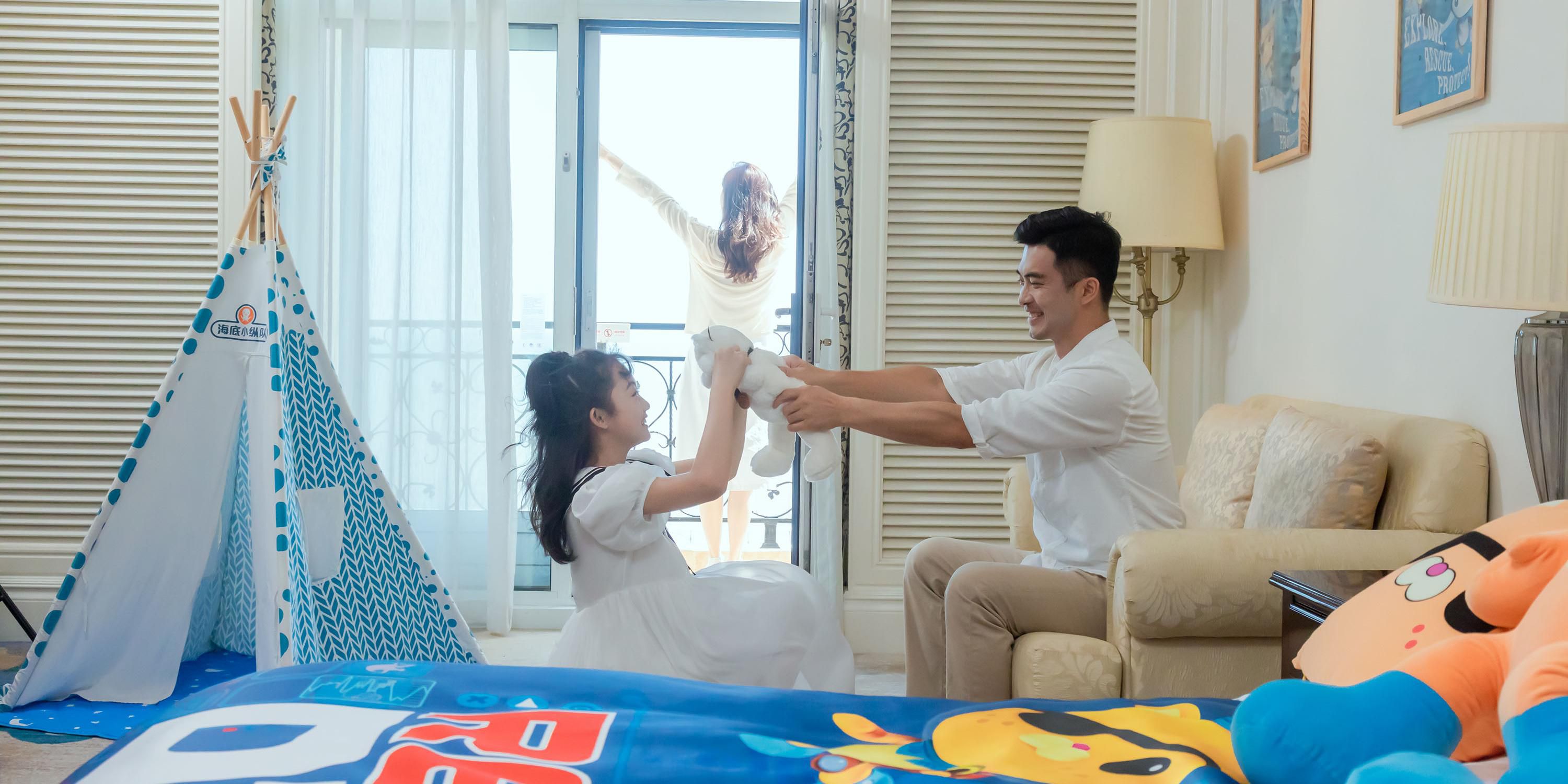 With a total of 38 kids theme rooms and suites in different styles, such as Pigman, Undersea Small Column, Cuunio, Aviation, Castle Prince & Princess, etc., the lovely room design makes children linger, let the melody of love play here, and let the happy parent-child time stop here.