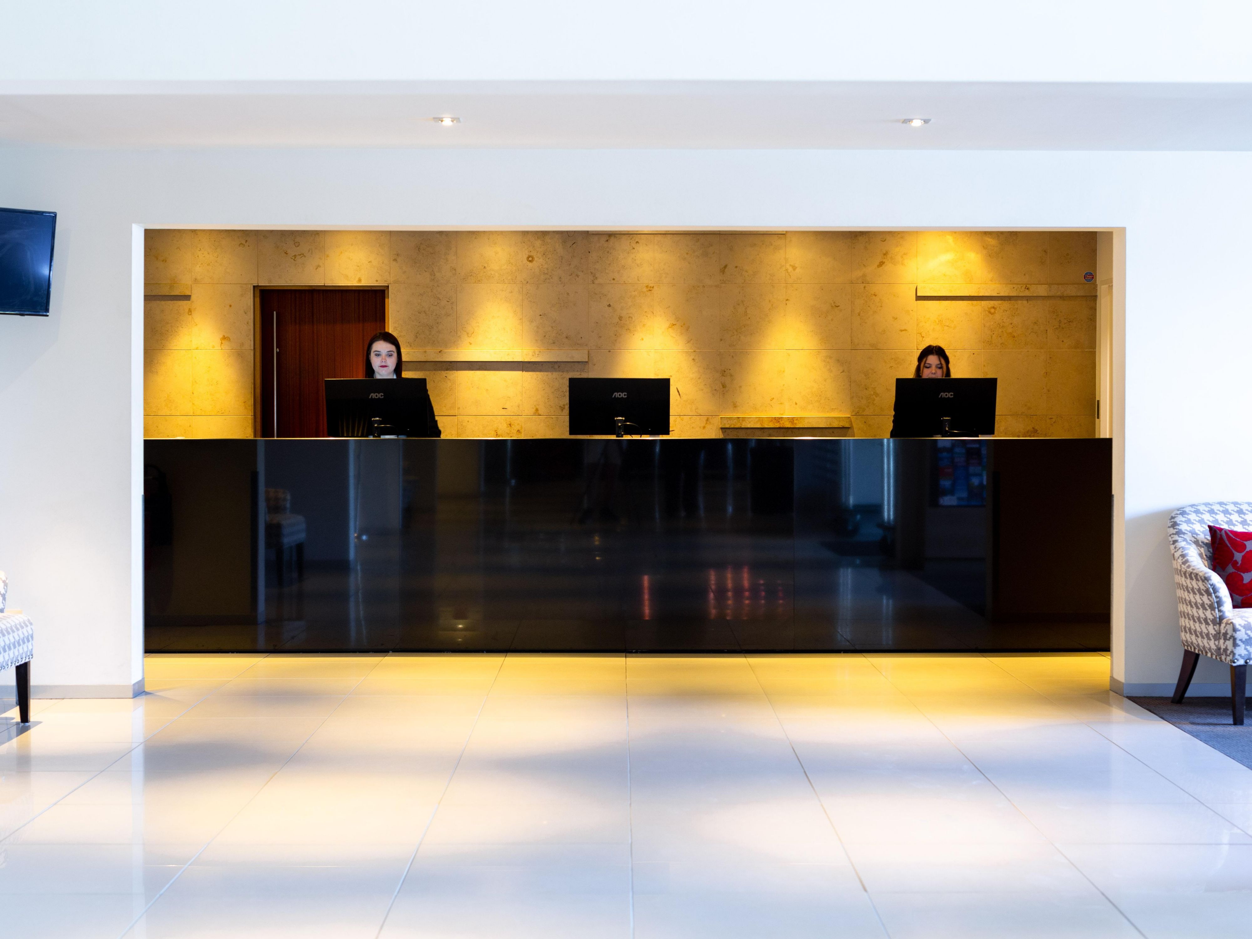 Step into our lobby and take in the welcoming atmosphere that sets the tone for your entire stay. Explore our spacious guest rooms, each designed to offer the perfect blend of comfort and luxury. Take in the panoramic views of Lake Wakatipu and The Remarkables mountain range, while picturing yourself relaxing in our plush bedding. 