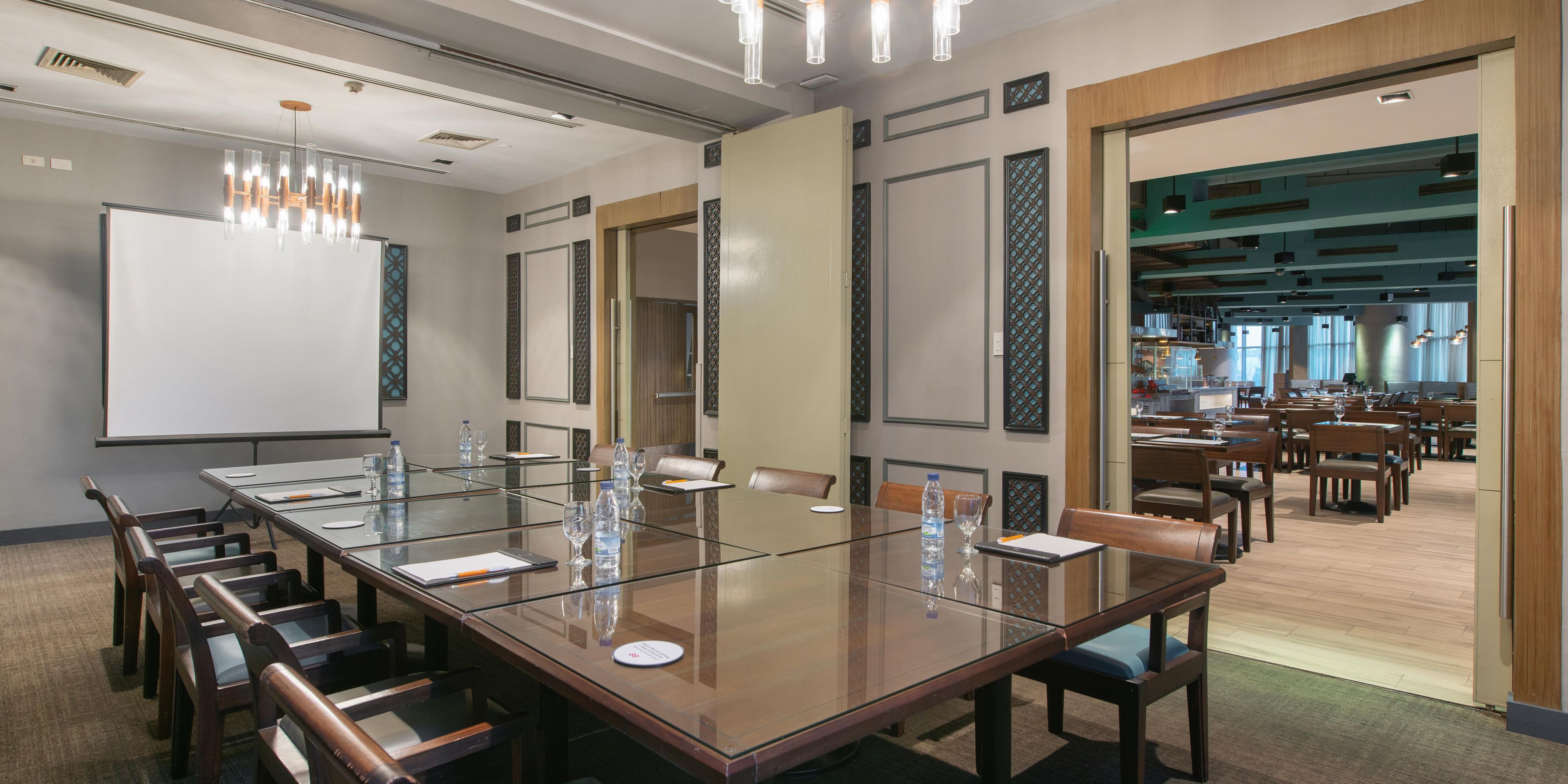 Got intimate lunch or dinner meeting? Our new private room is here