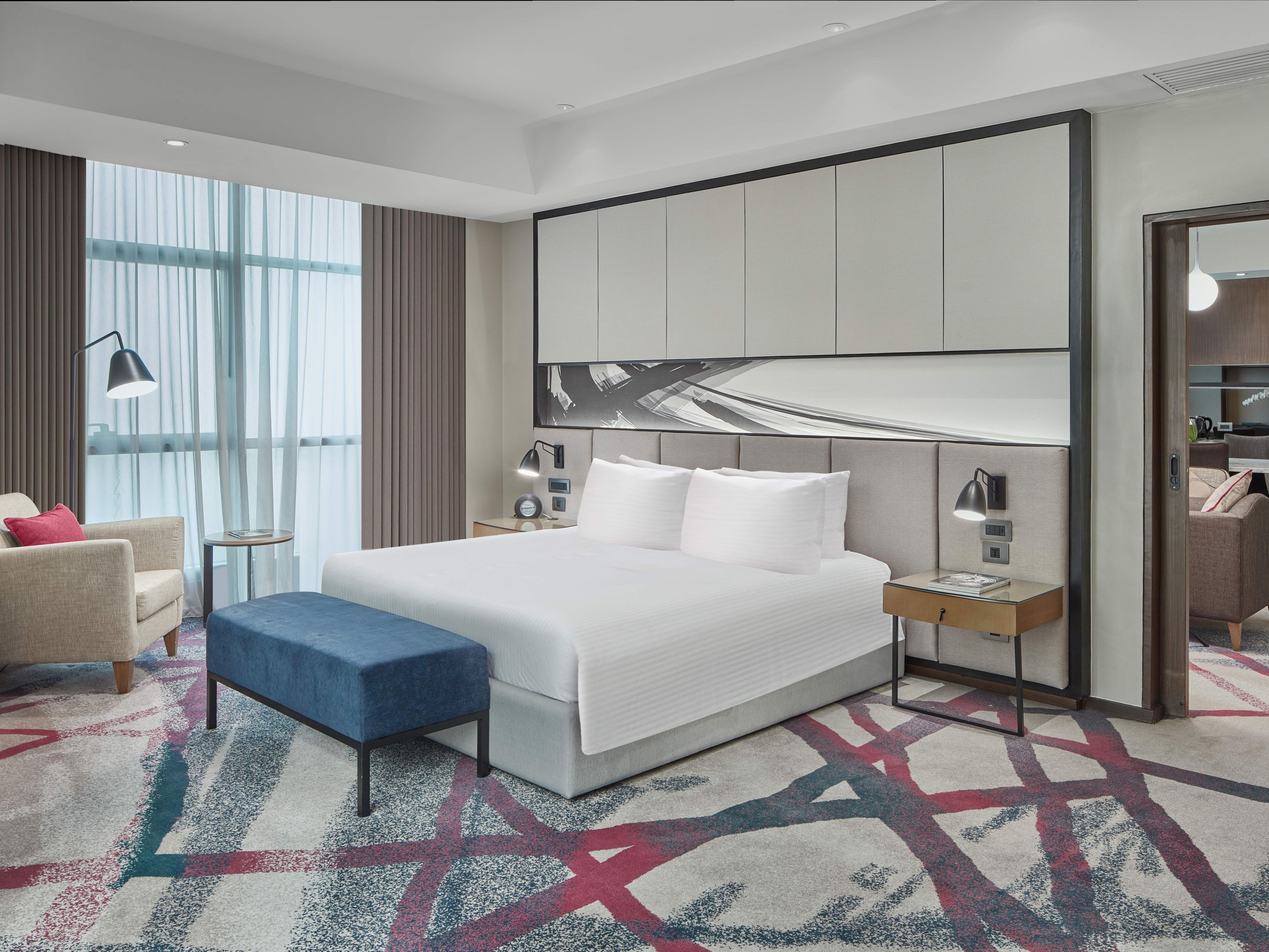 1 Bedroom Crowne Suite Lounge Access , newly renovated