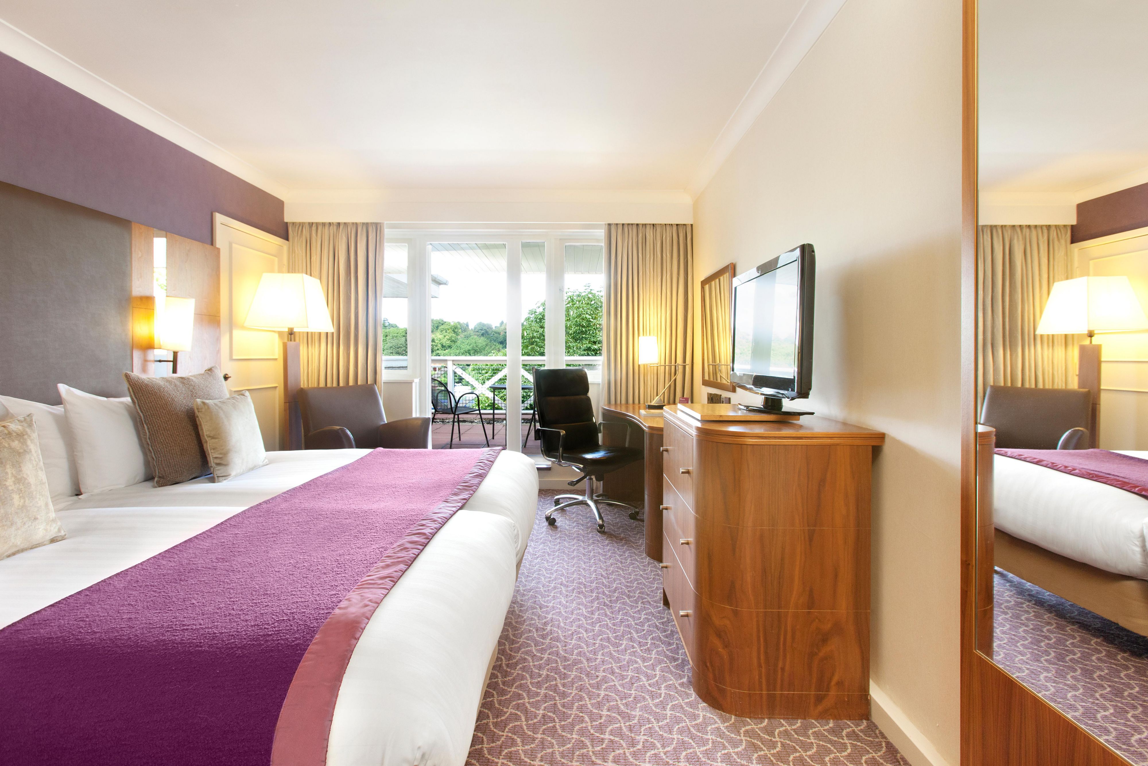 Executive Twin room with a balcony - two single beds