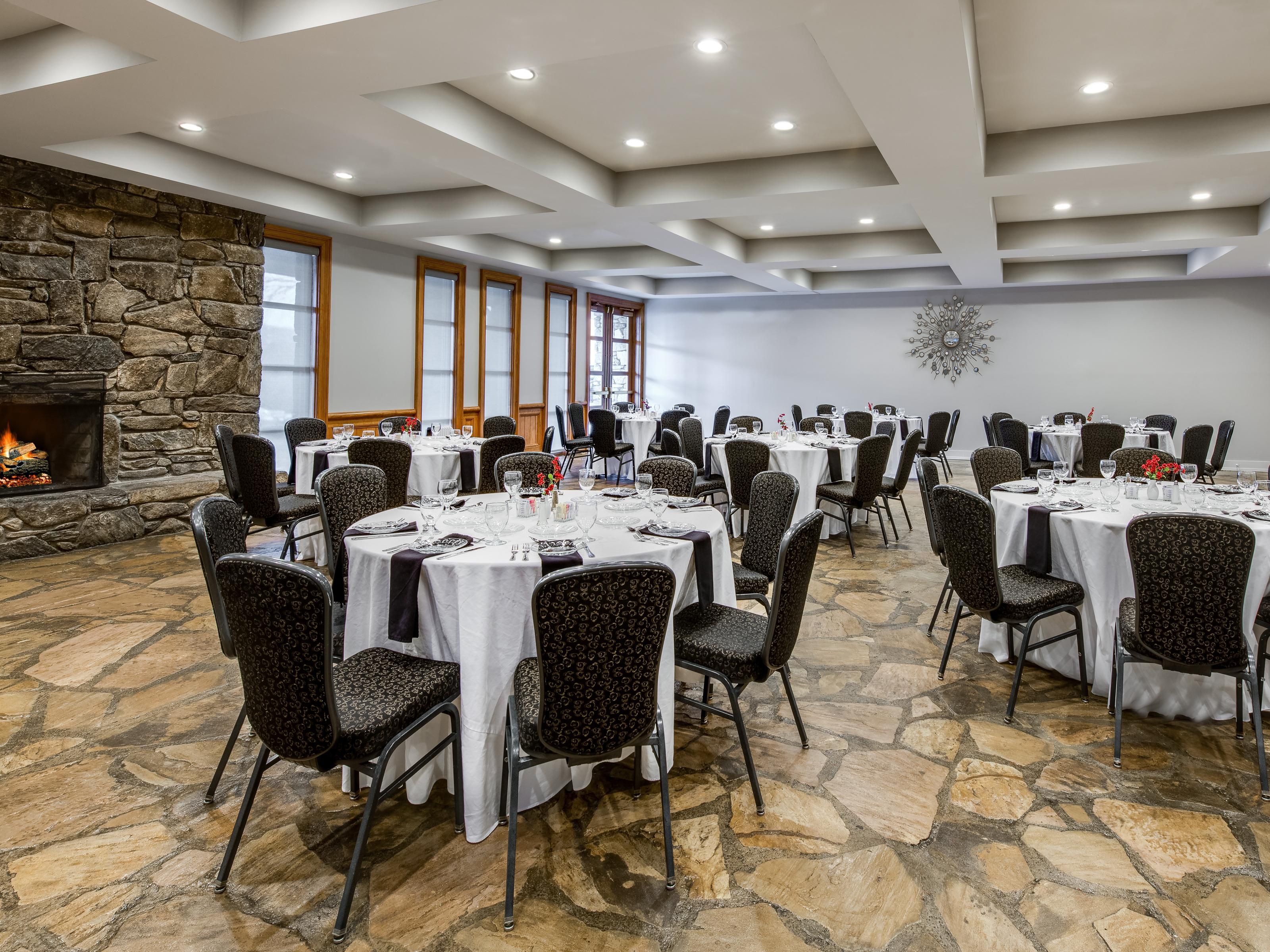 Looking for a conference or wedding venue? Plan your next signature event in the spacious meeting rooms, ballrooms, and outdoor areas at our wonderful resort. Ensure all details are met with the help of our friendly and dedicated Meetings Director who will help plan everything from catering to furnishings. 