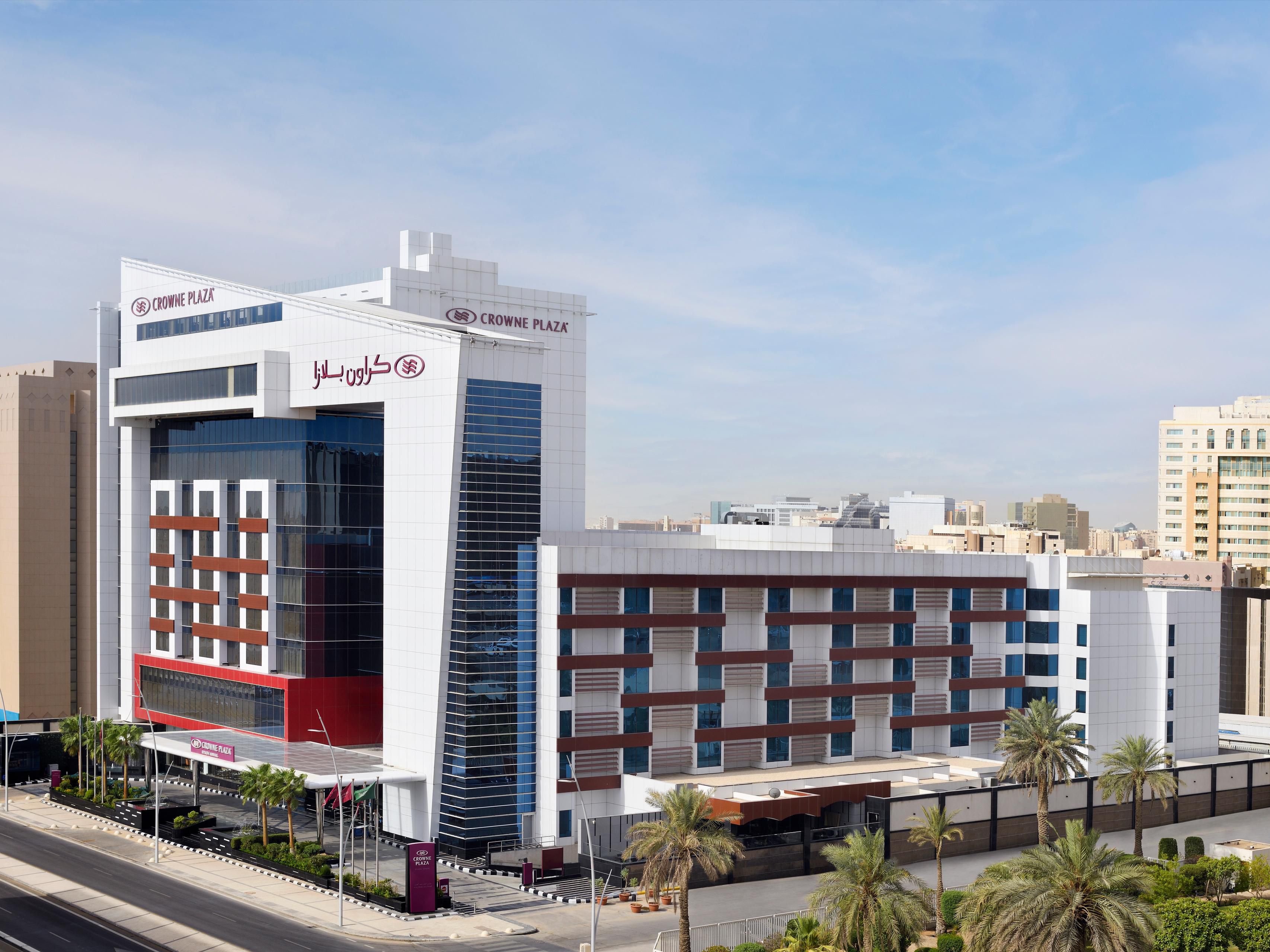 Inspired by the enchanting Saudi tradition, culture and modernity, experience authentic Saudi hospitality at Crowne Plaza Riyadh Minhal in a contemporary setting.