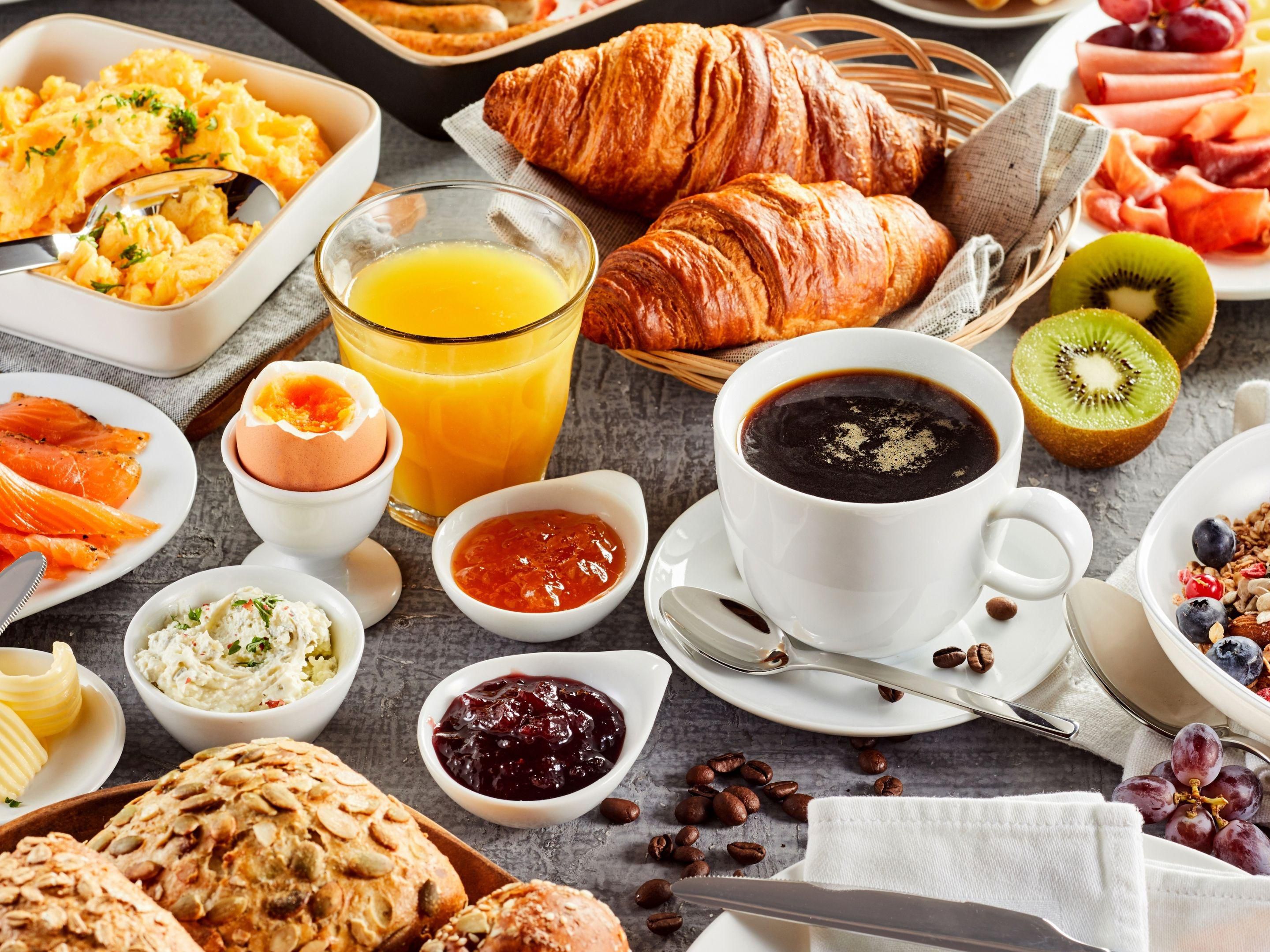 Start your day off right with a stop at the Silk Road Restaurant featuring a scrumptious international breakfast buffet offering.