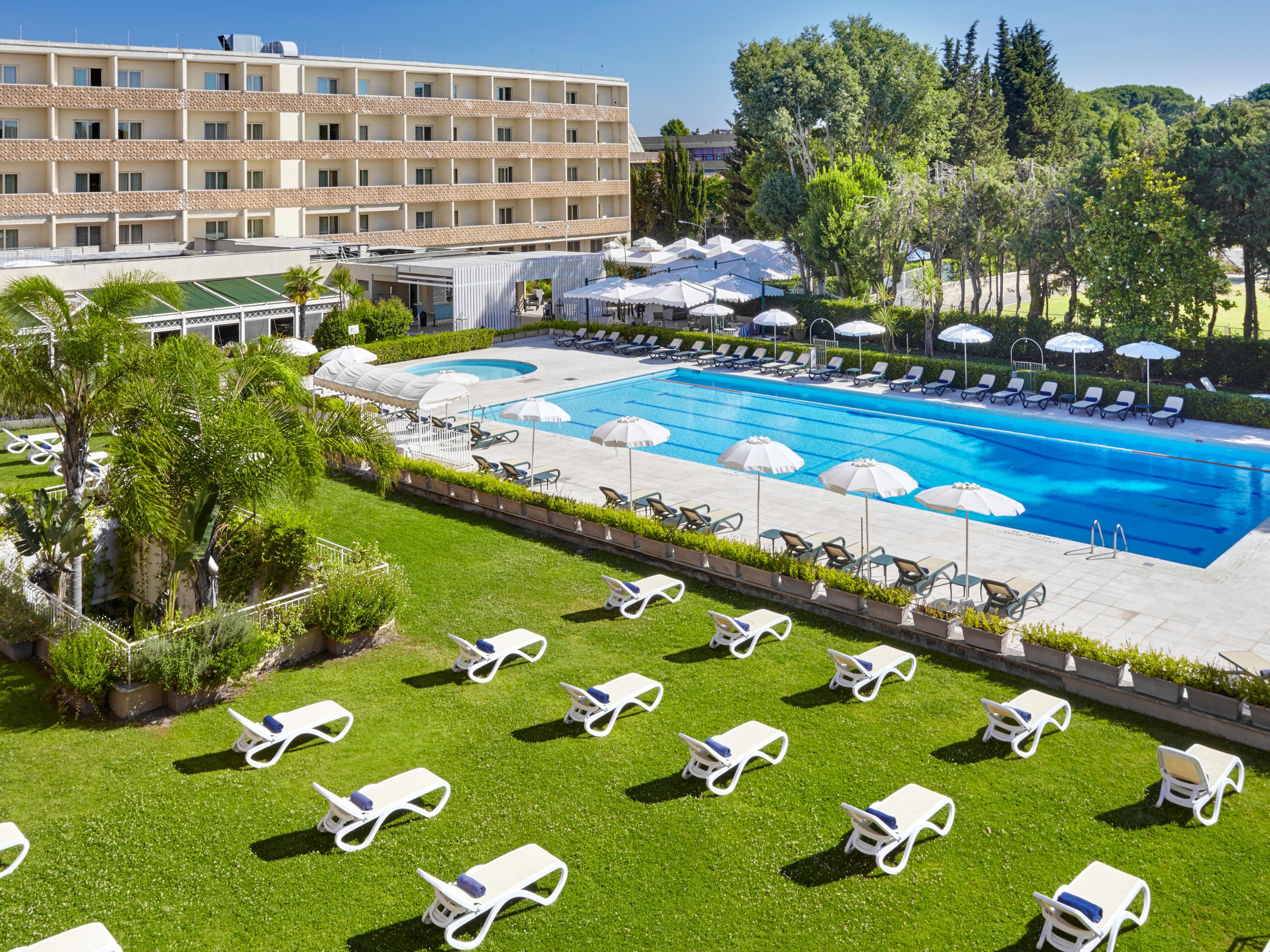 Enjoy free access to the St. Peter’s Spa inclusive of Roman bath, with Jacuzzi, Turkish bath, hydro massage, sauna and 24hrs mini gym. Free outdoor swimming pool and kids pool open from June to September. For the tranquillity of our guests, children under 16 are not allowed to the St.Peter's Spa Wellness Centre.