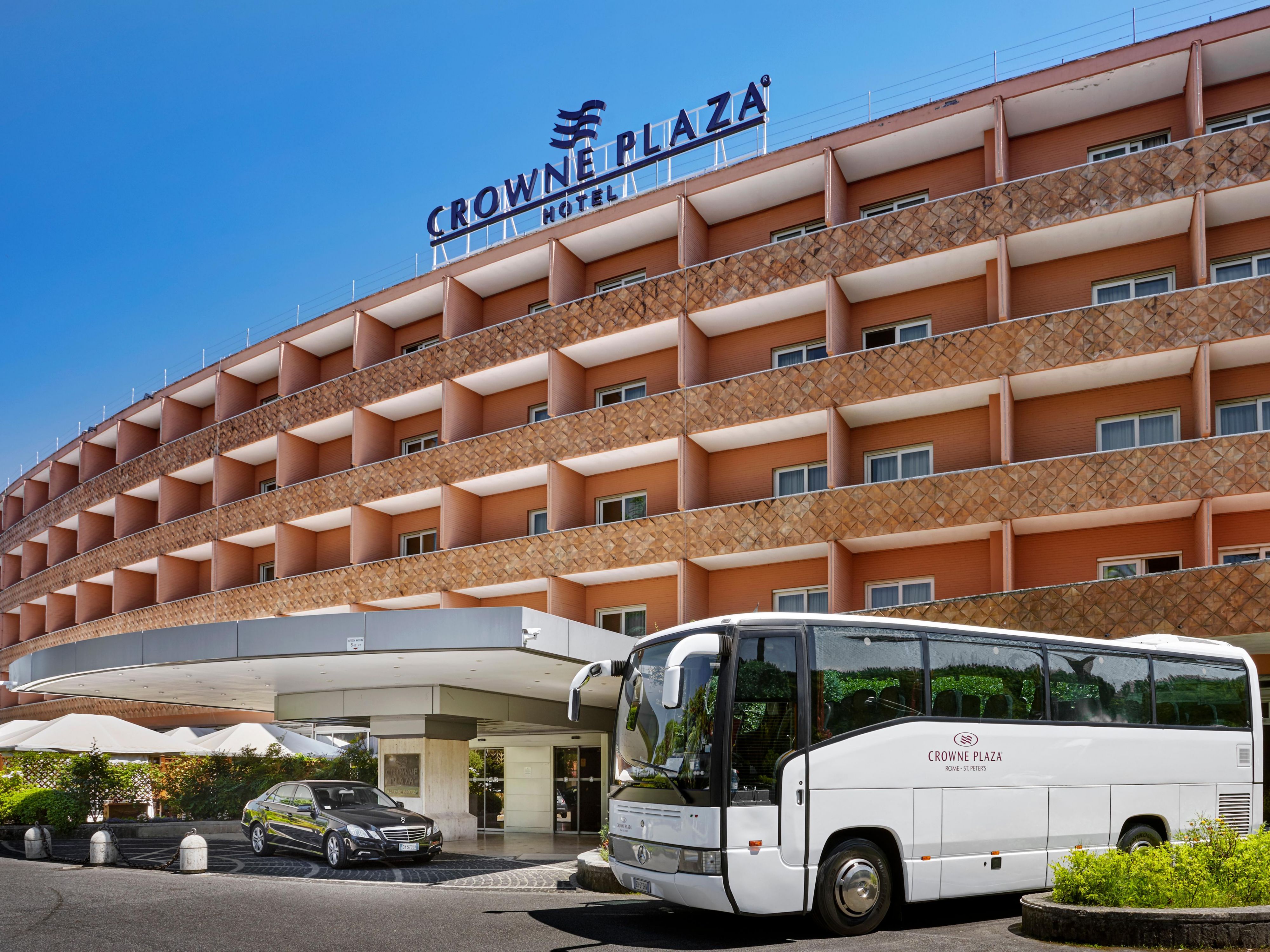 It is possible to book the shuttles to / from Fiumicino Airport via whatsapp on + 39 3899692215 or via email bus.plaza415@gmail.com 
Price 1-2 pax Euro 40 one way; 3-4 pax Euro 50 one way.