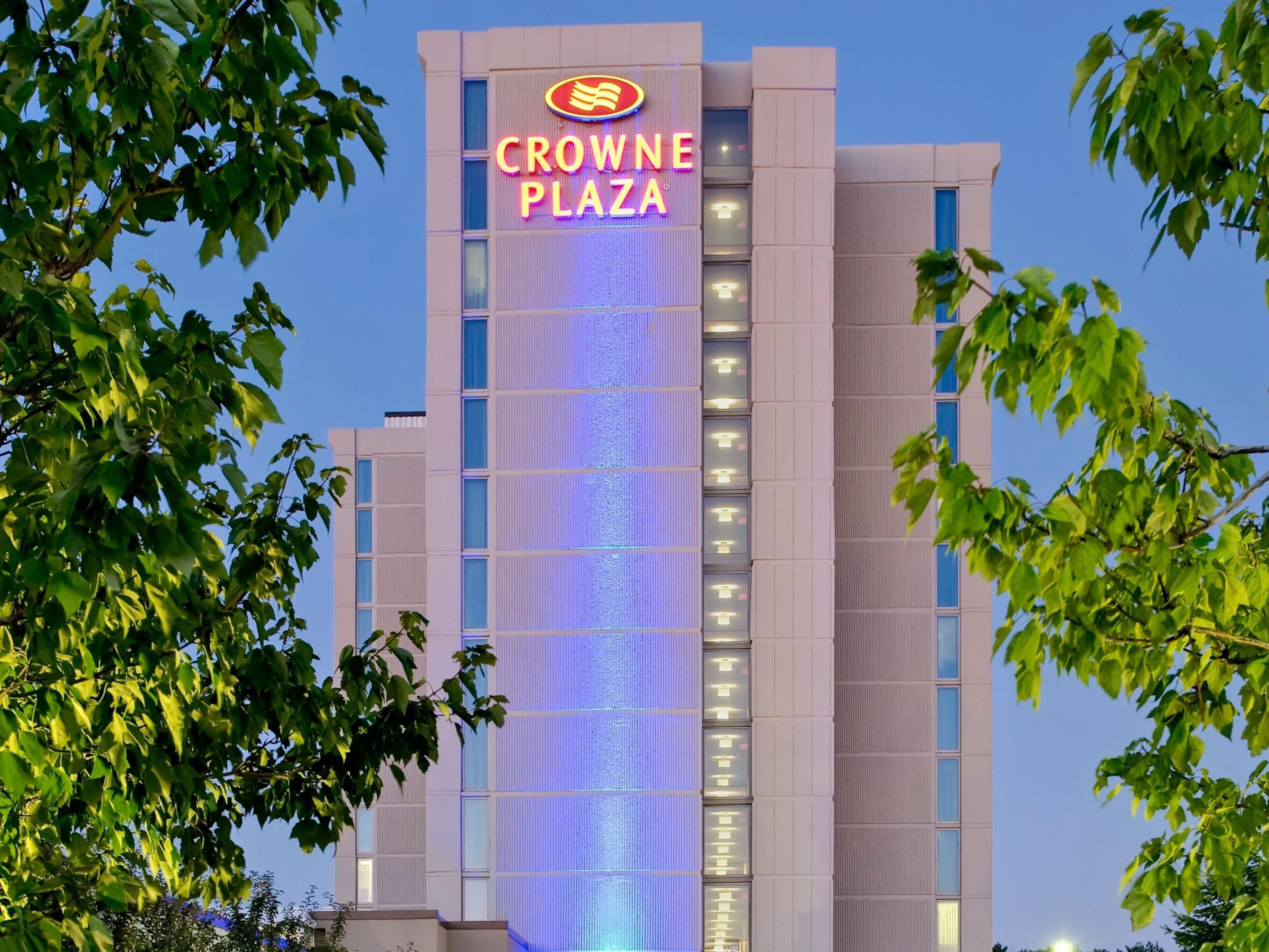 Relax in our welcoming hotel lobby and enjoy free Wi-Fi.