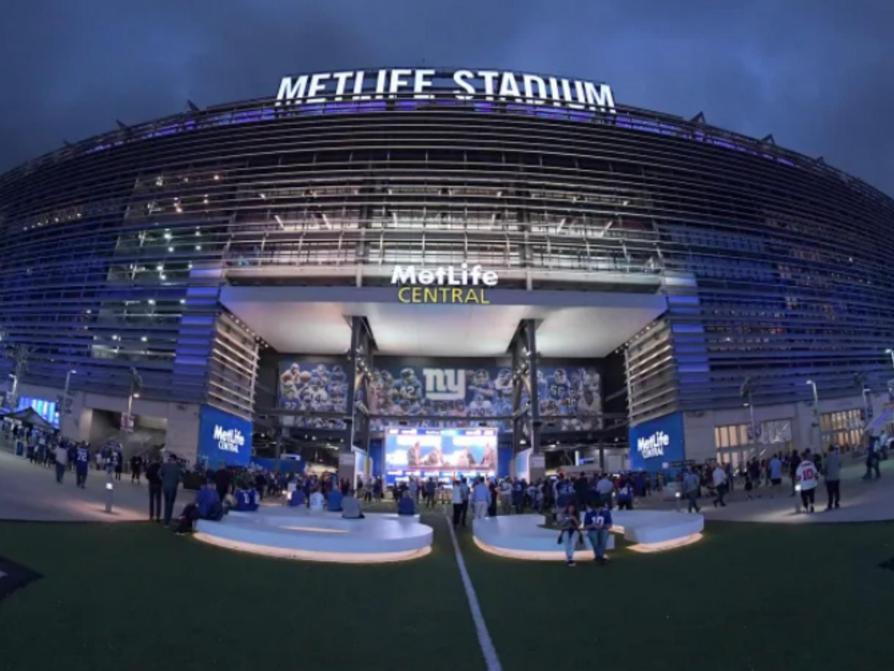 Saddle Brook is surrounded by major stadiums. It’s the perfect place to stay to when attending concerts or events at the Metlife Stadium, the American Dream or the  Javitz Center. The hotel is centrally located and just minutes away from your favorite concerts.