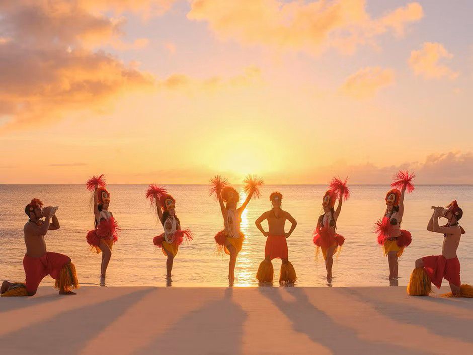 Bailarines nativos en el Crowne Plaza Saipan