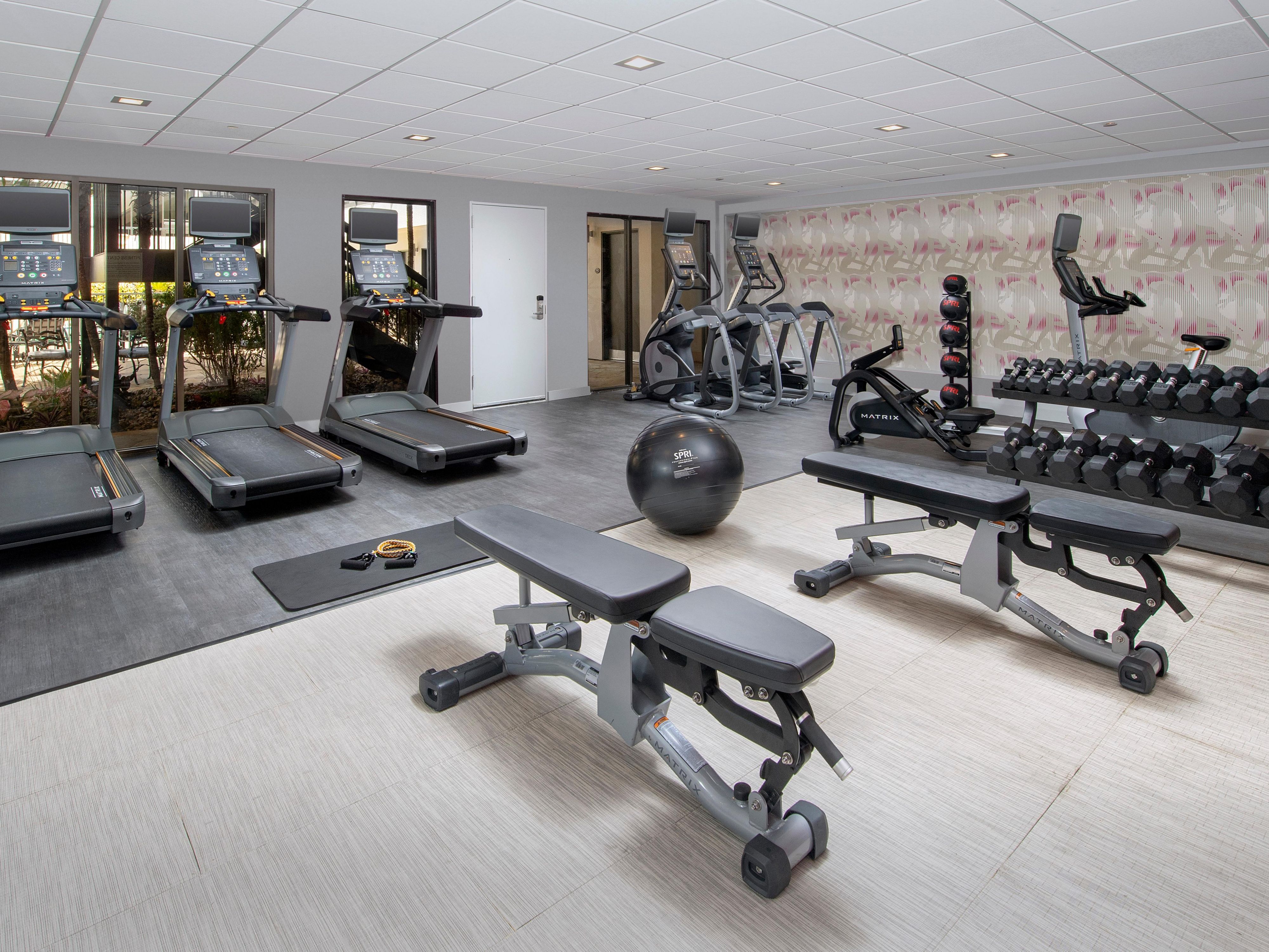 Balance work and life at our hotel near San Antonio Airport. Our lifestyle hotel offers a 24/7 gym where you can keep up with your routine while you're away from home. Start your day with a workout in our state-of-the-art Fitness Center featuring modern cardio and training equipment, including ellipticals, treadmills, and a stationary bicycle.