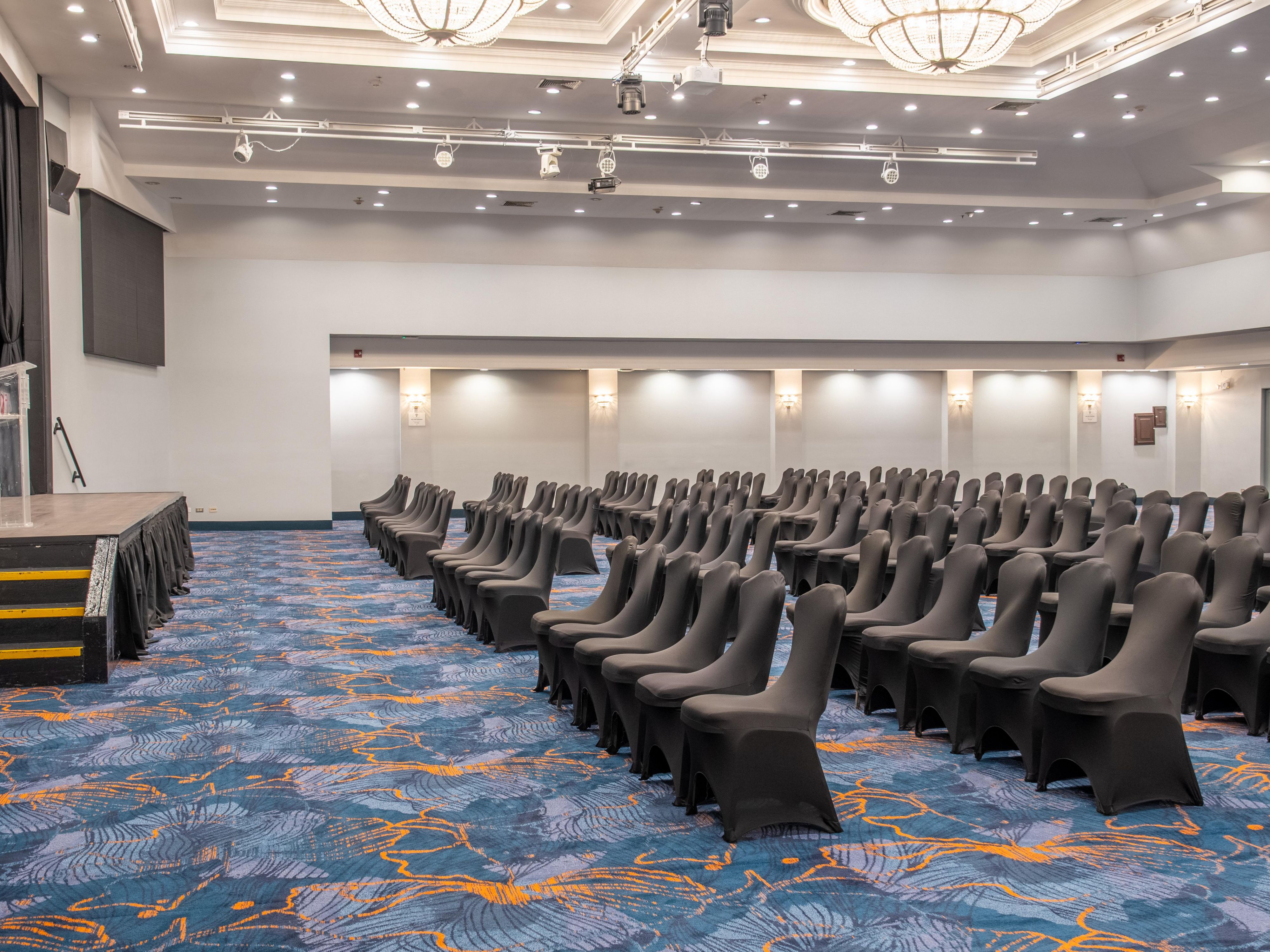 Our meeting rooms are designed to inspire productivity. Equipped with advanced technology and a flexible layout, our meeting rooms can host a range of events, from large conferences to intimate workshops. With over 20,000 sq. ft. of conference space, including 14 meeting rooms, our largest room has a capacity of 1200 guests in auditorium style.