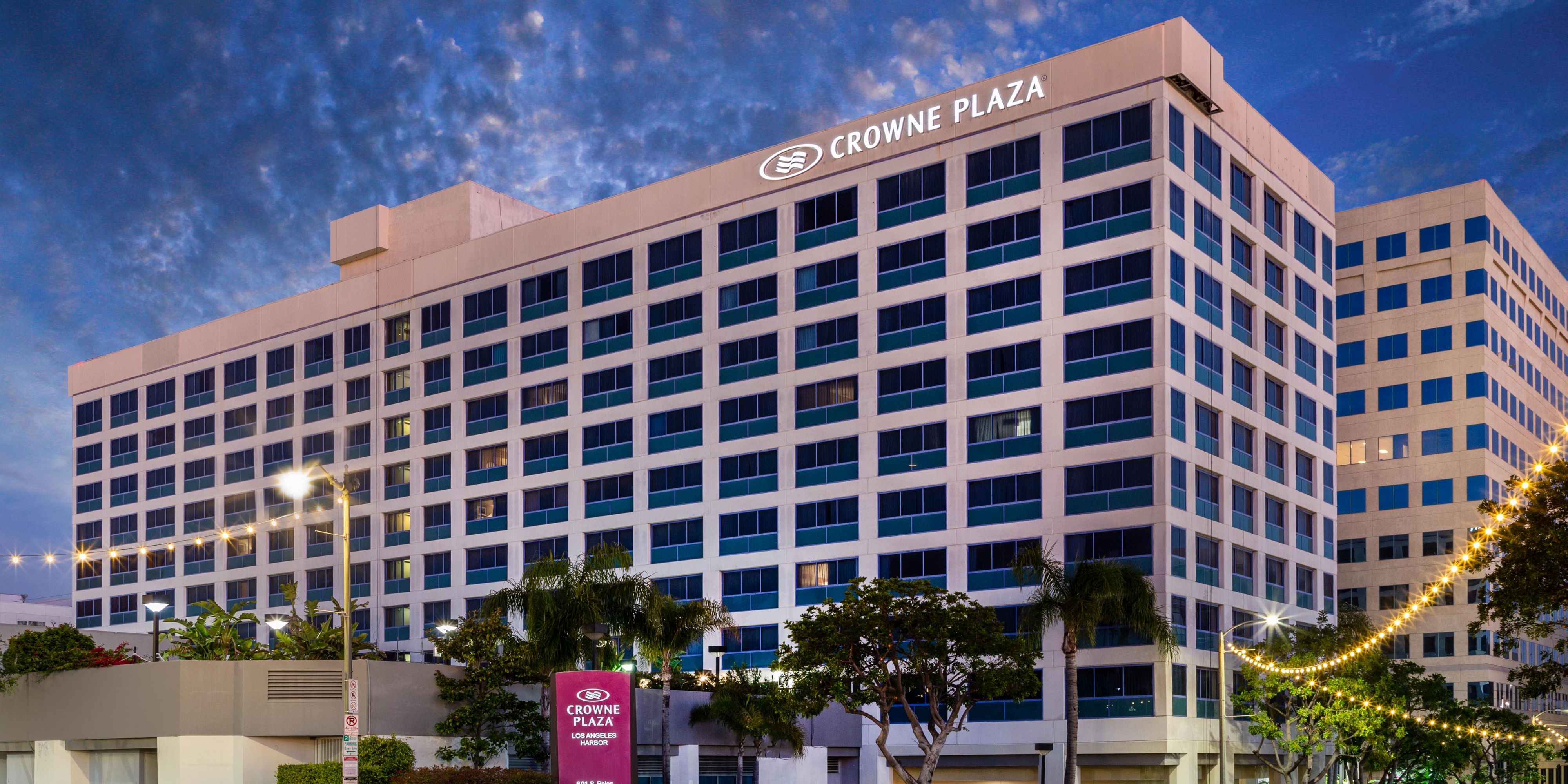 Возможности питания в отеле Crowne Plaza Los Angeles Harbor Hotel