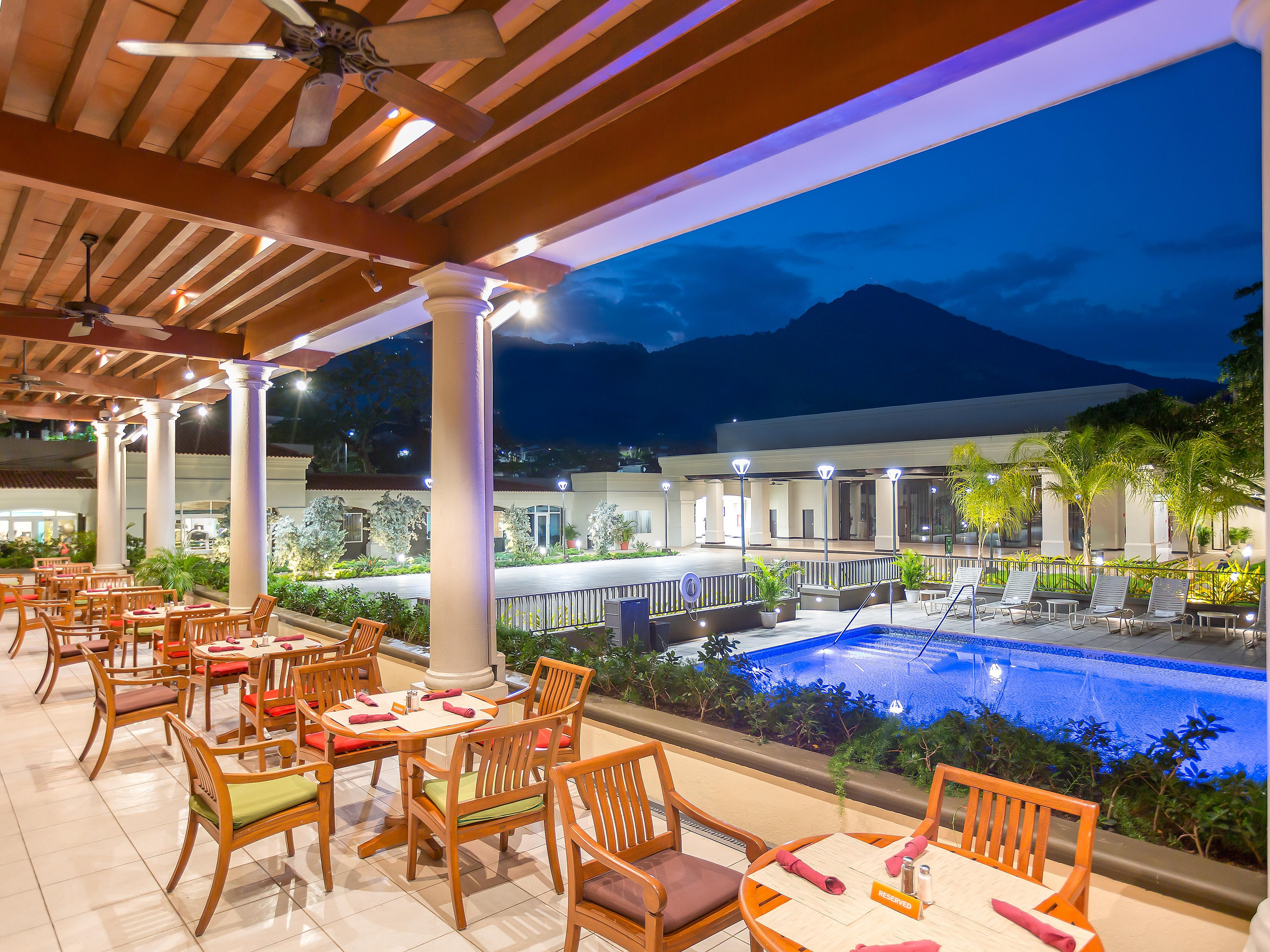 Restaurants Near San Salvador Crowne Plaza