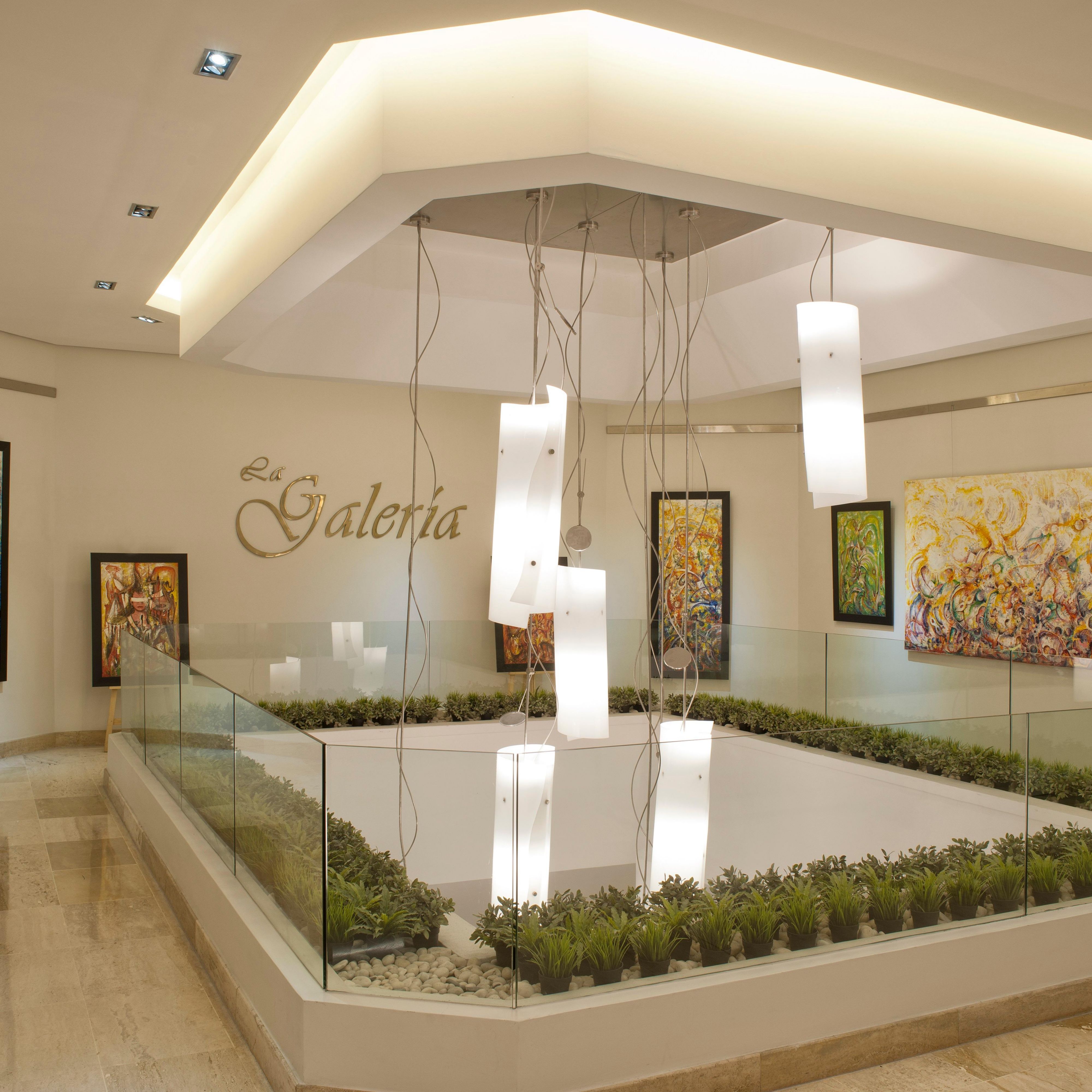 La Galeria- Interesante Area dedicada las Exposiciones de Pinturas