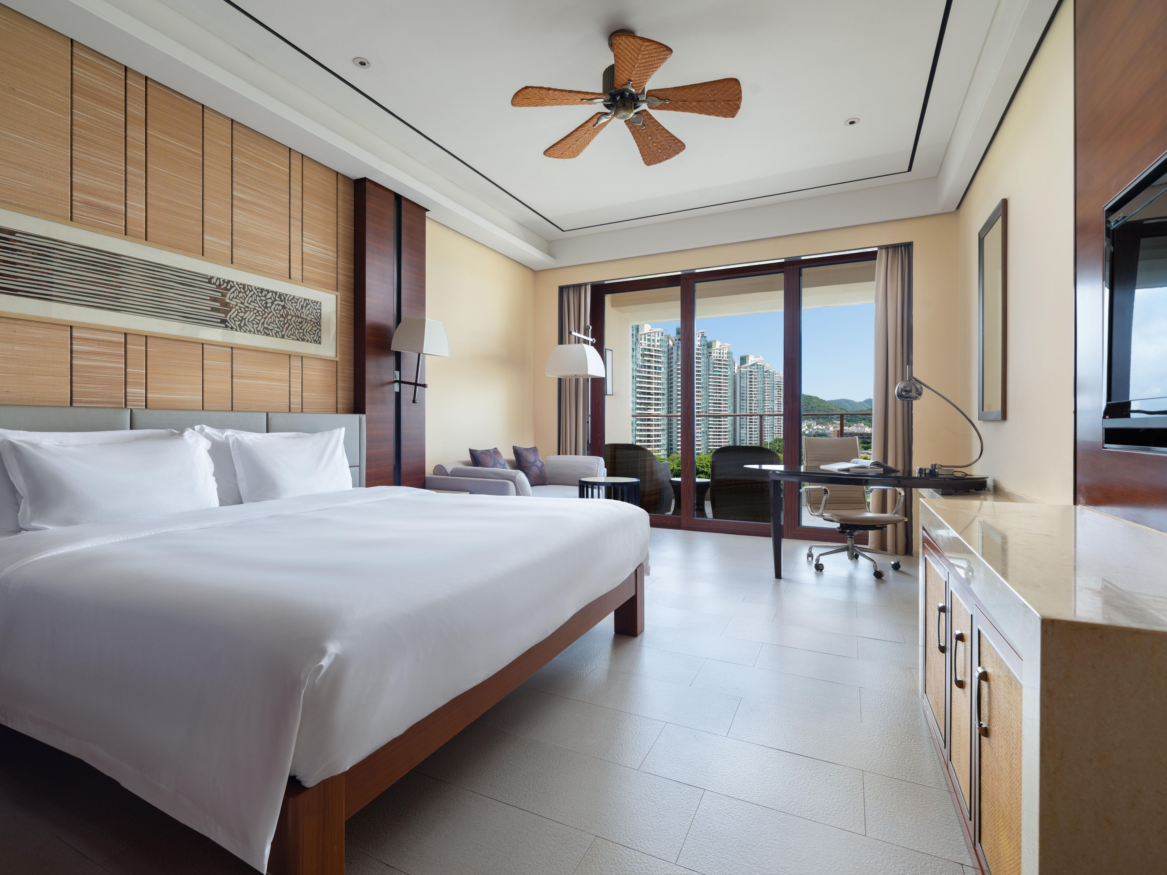 1 King Bed Standard City View