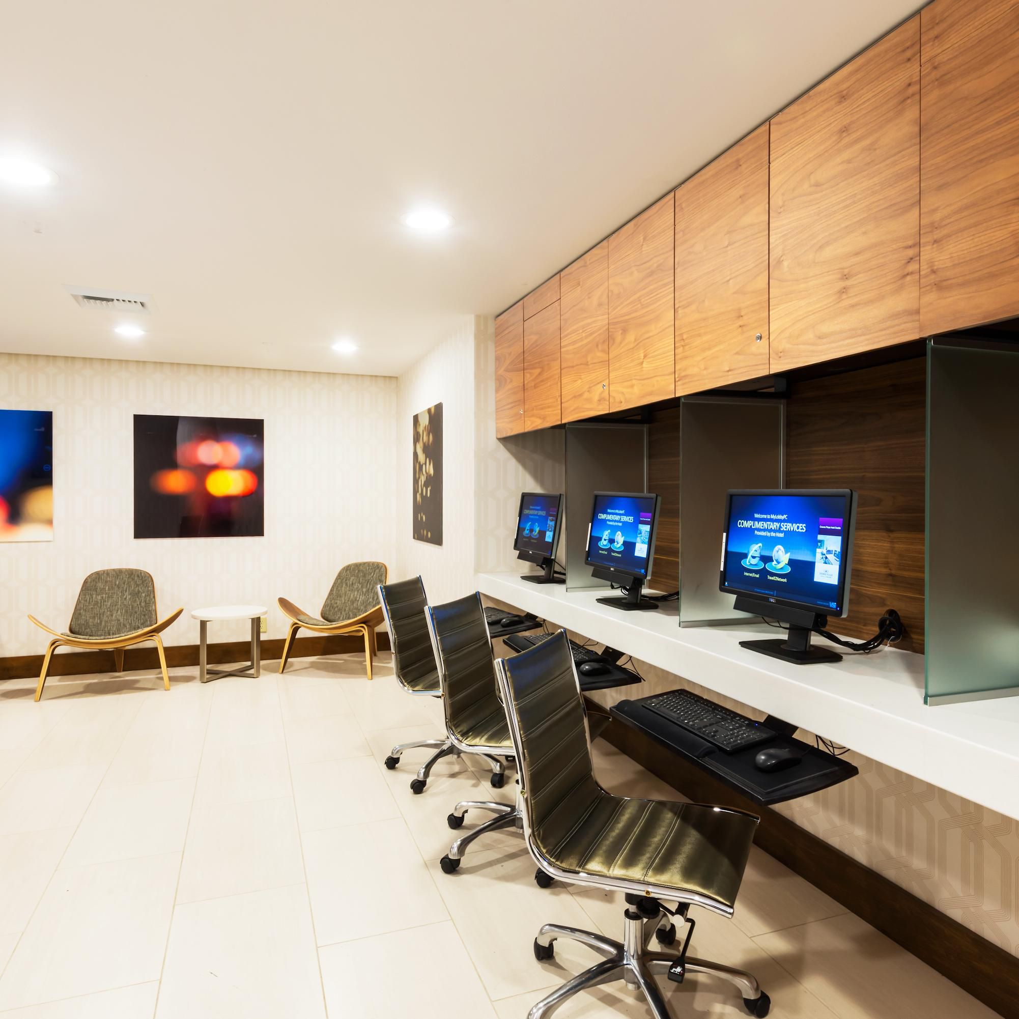 Work remotely in the Crowne Plaza Seattle Business Center