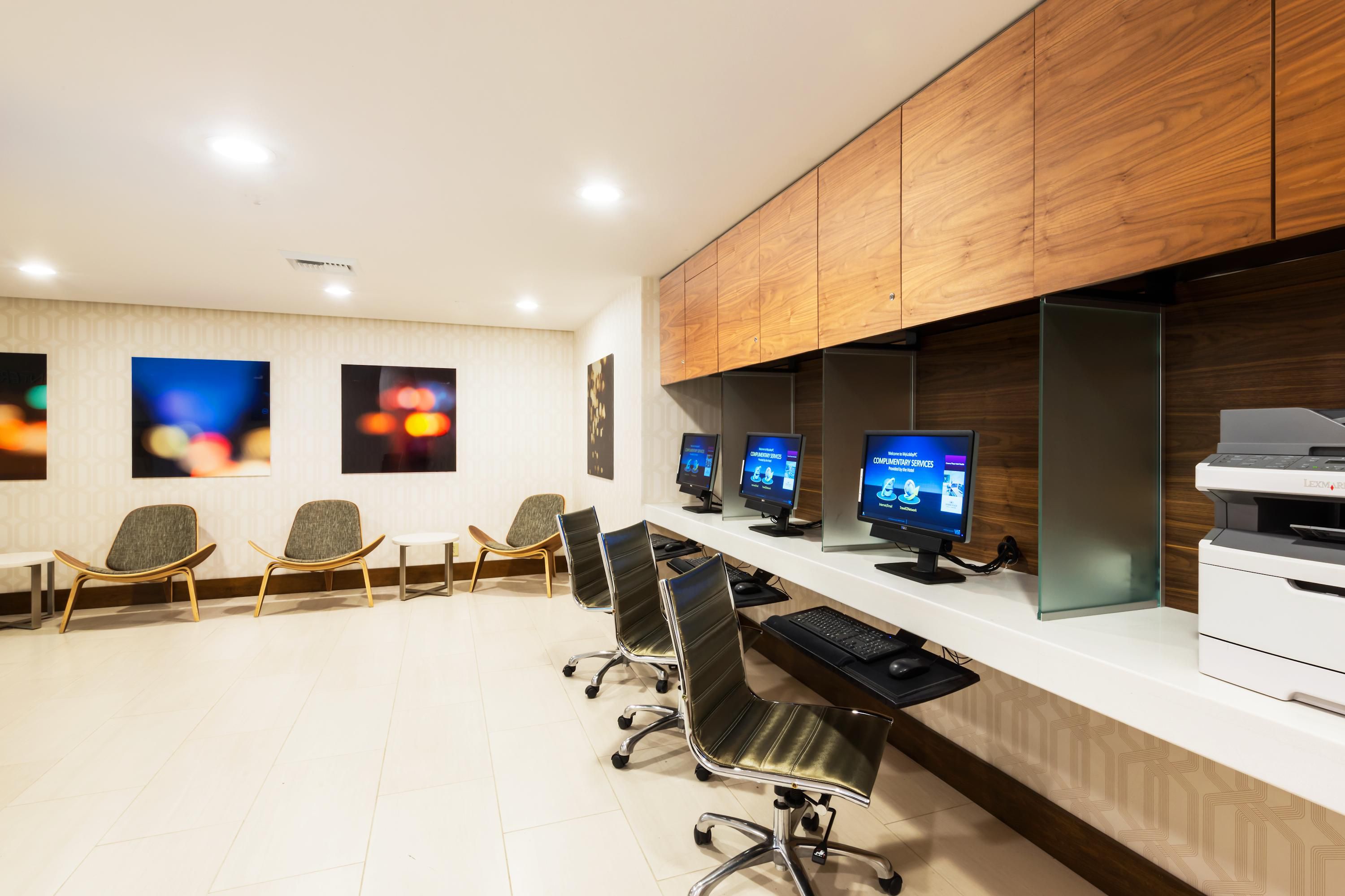 Work remotely in the Crowne Plaza Seattle Business Center