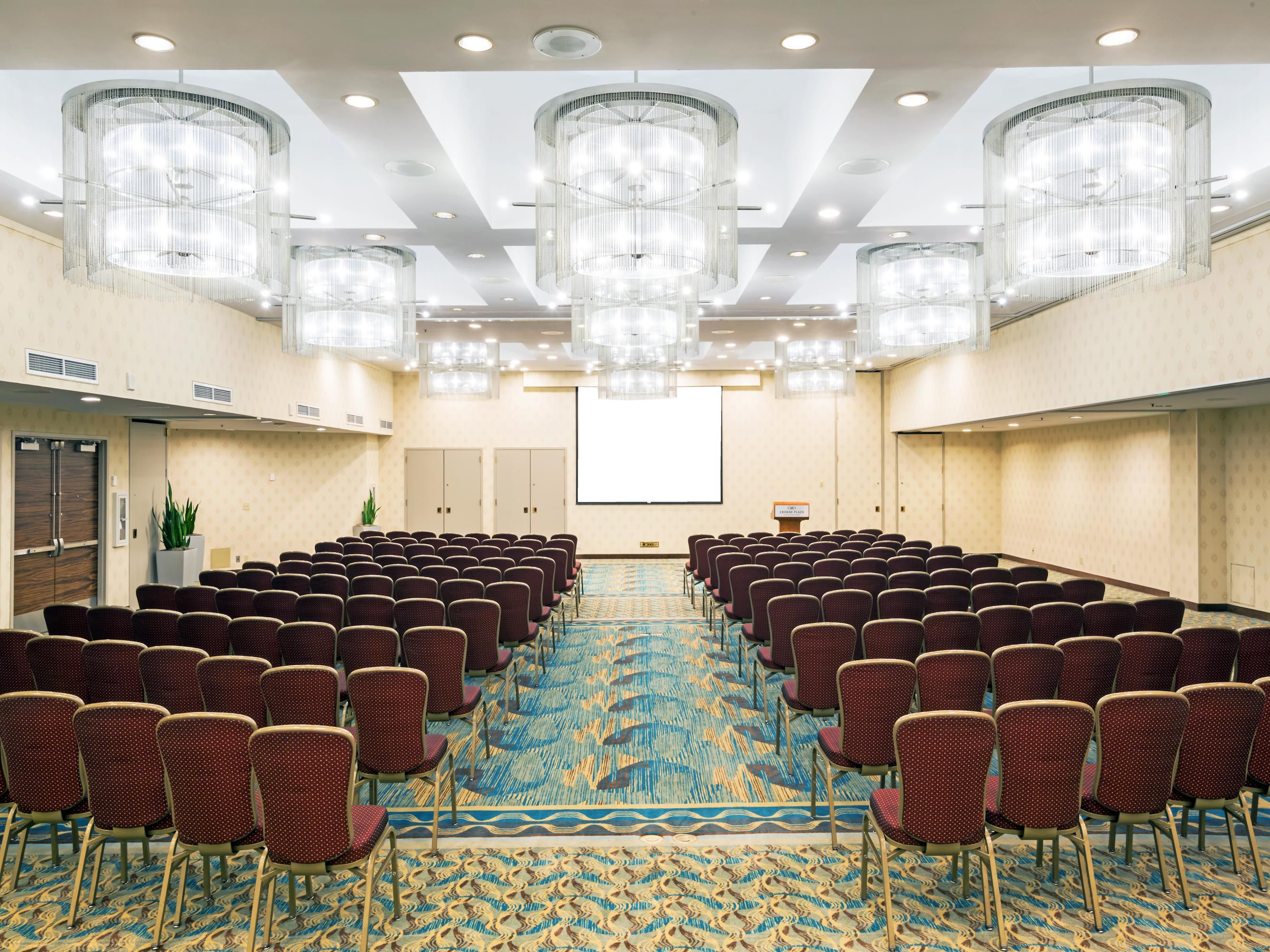 With function spaces ranging from conference rooms for your board meetings, to large banquets/conventions accomodating up to 400 guests, we offer seamless execution to events and events of all kind. Submit an RFP today to find out about the various dining and catering options and state-of-the-art A/V technology we offer today!