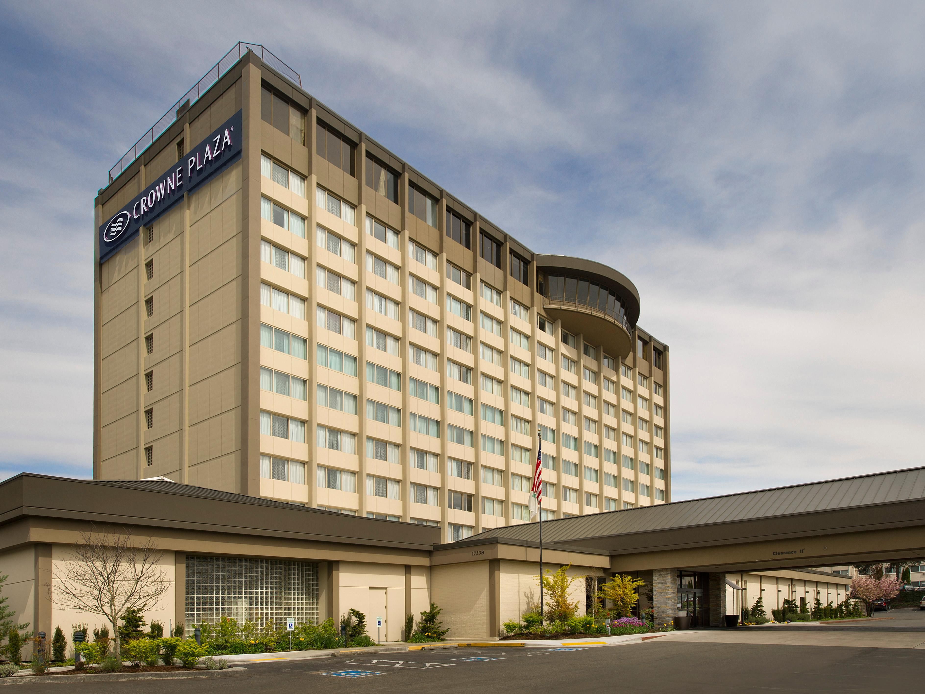 The Crowne Plaza Seattle Airport offers a complimentary 24-hour airport shuttle that runs every 20 minutes. This convenient service ensures that you never have to worry about transportation to or from the airport during your stay. 