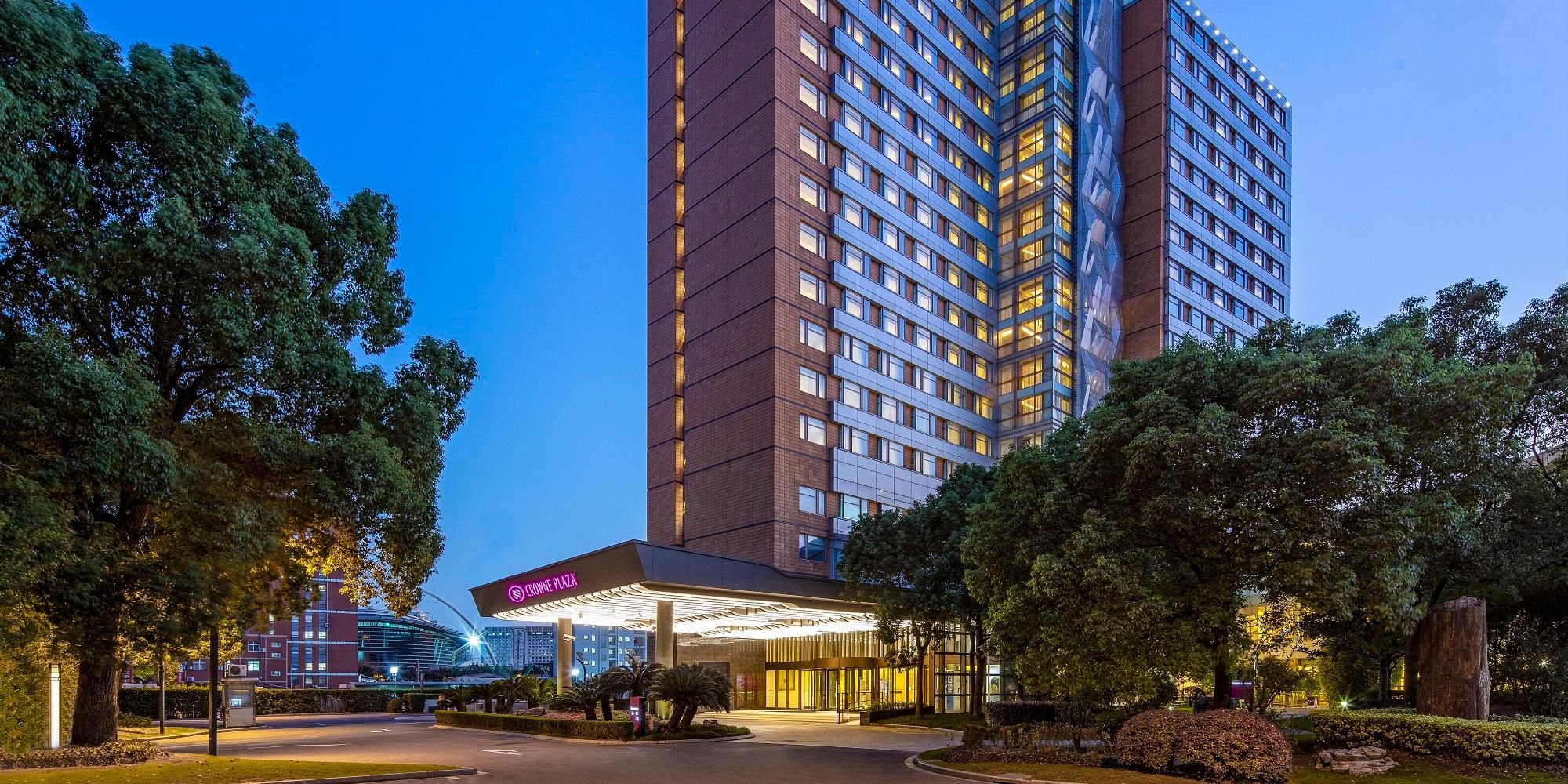 $hotelInfo.mediaDetails.welcomePhotos.primaryPhoto.caption}
