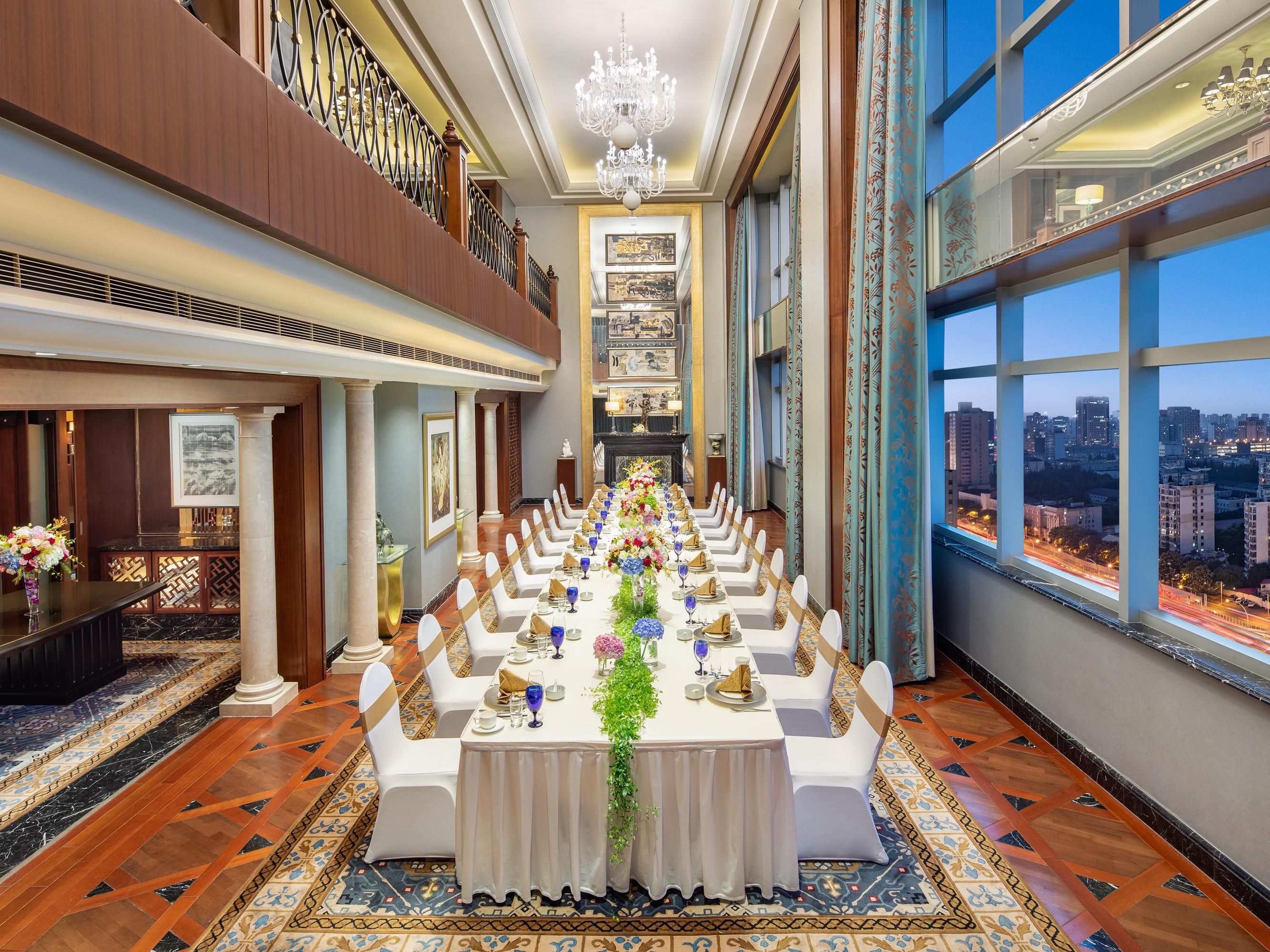Hotel near Fudan University in Shanghai, China | 上海复旦皇冠假日酒店