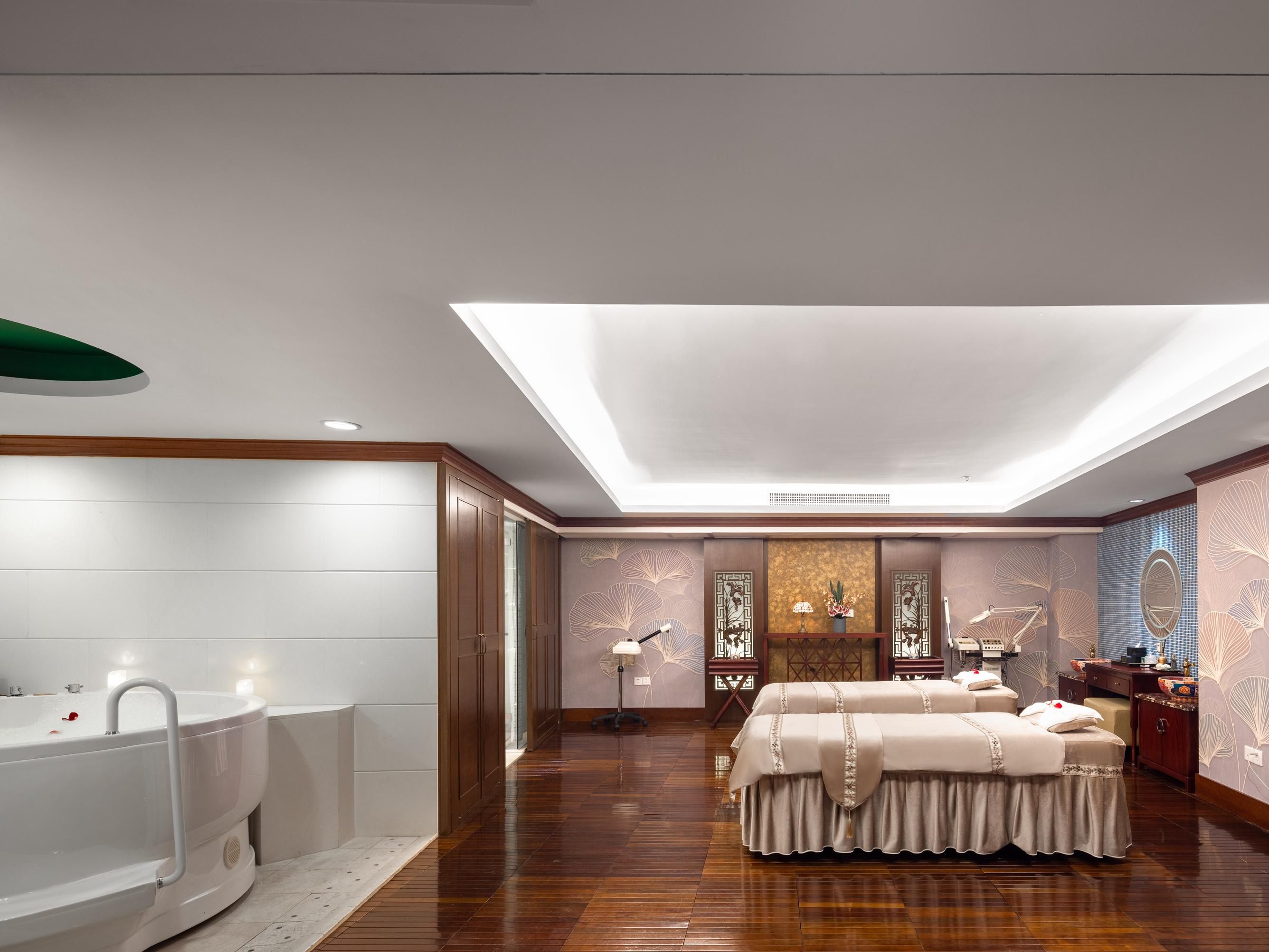 Treat your body and mind to a journey pf rejuvenation at Yuan Spa, which offers unlimited relaxation and papering through the professionally trained therapists, together with Pevonia products. Our therapists will conduct a treatment assessment to ensure the perfect match for your requirements.