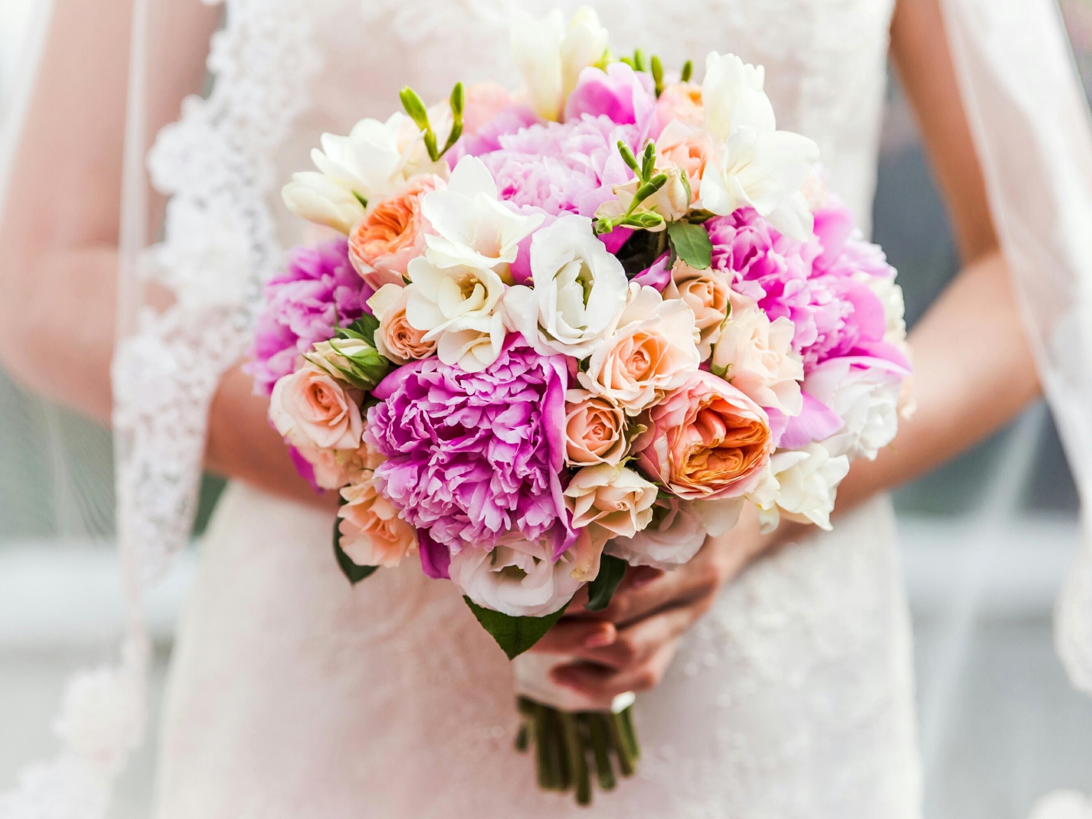 Let your love take flight. Our modern venues make for picture-perfect backdrops for your special day, whether an intimate gathering by a sparkling tropical pool or a grand ballroom affair. Let our experienced Wedding Planner help you plan the wedding of your dreams and create unforgettable memories that will last a lifetime.