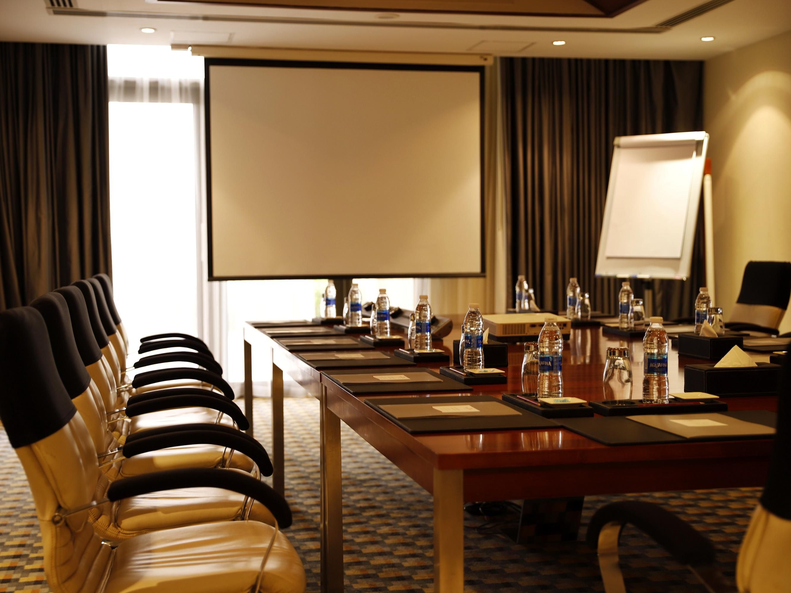 Contact our Crowne Plaza Meeting Director to offer you the right meeting space for your event (wedding, training, product launch etc.).