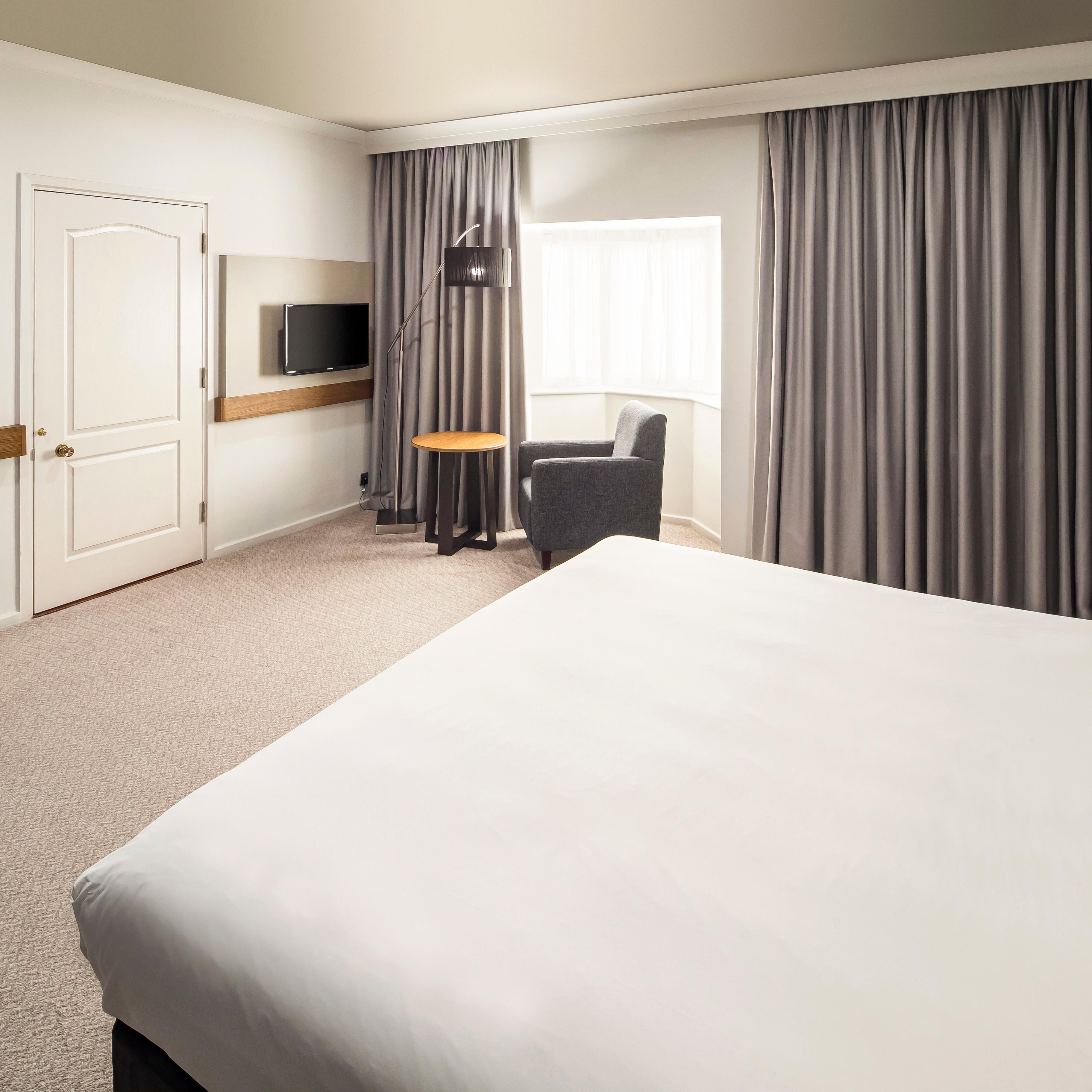 Enjoy your stay in our modern King Executive bedrooms.