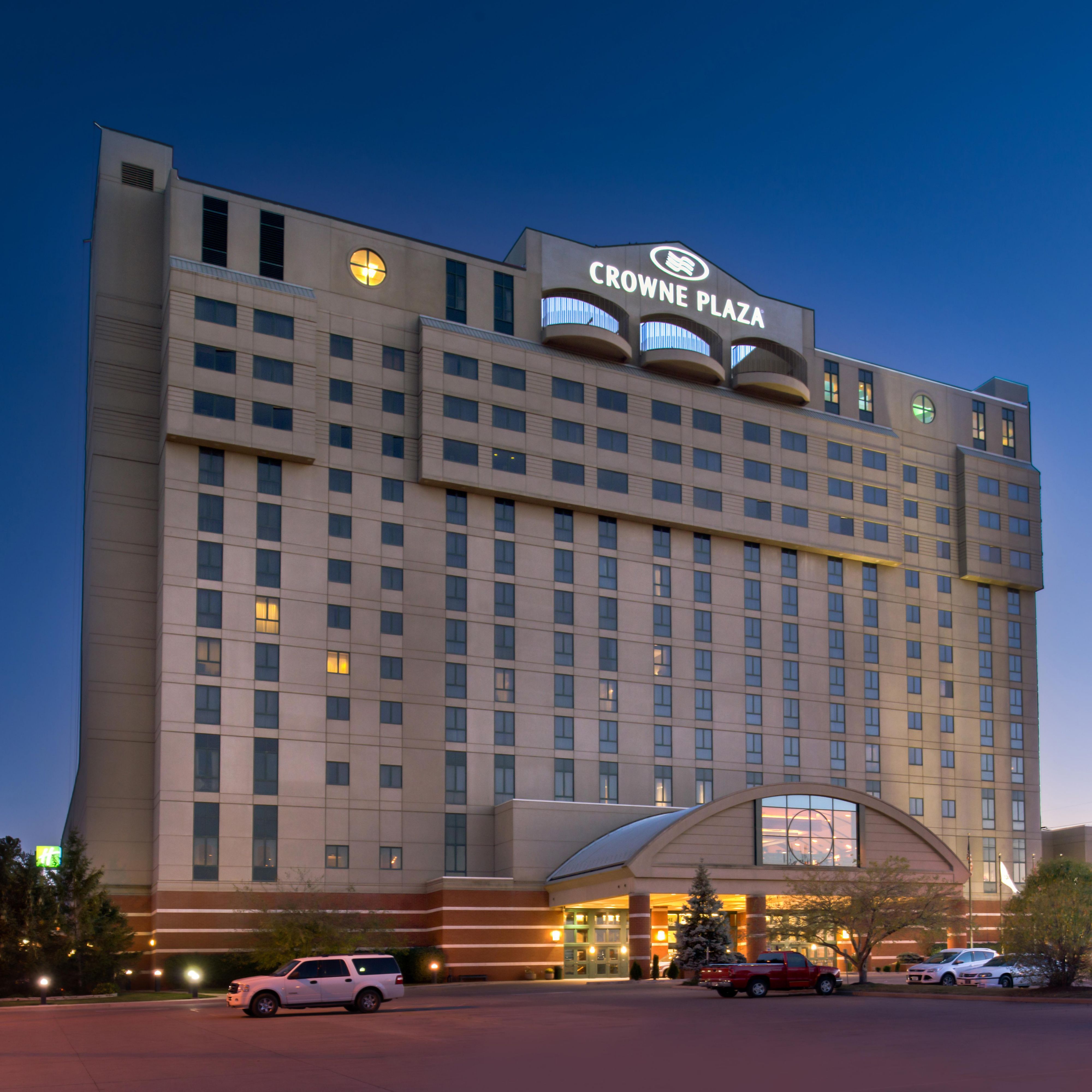 Crowne Plaza is located within minutes of Knight&#39;s Action Park.