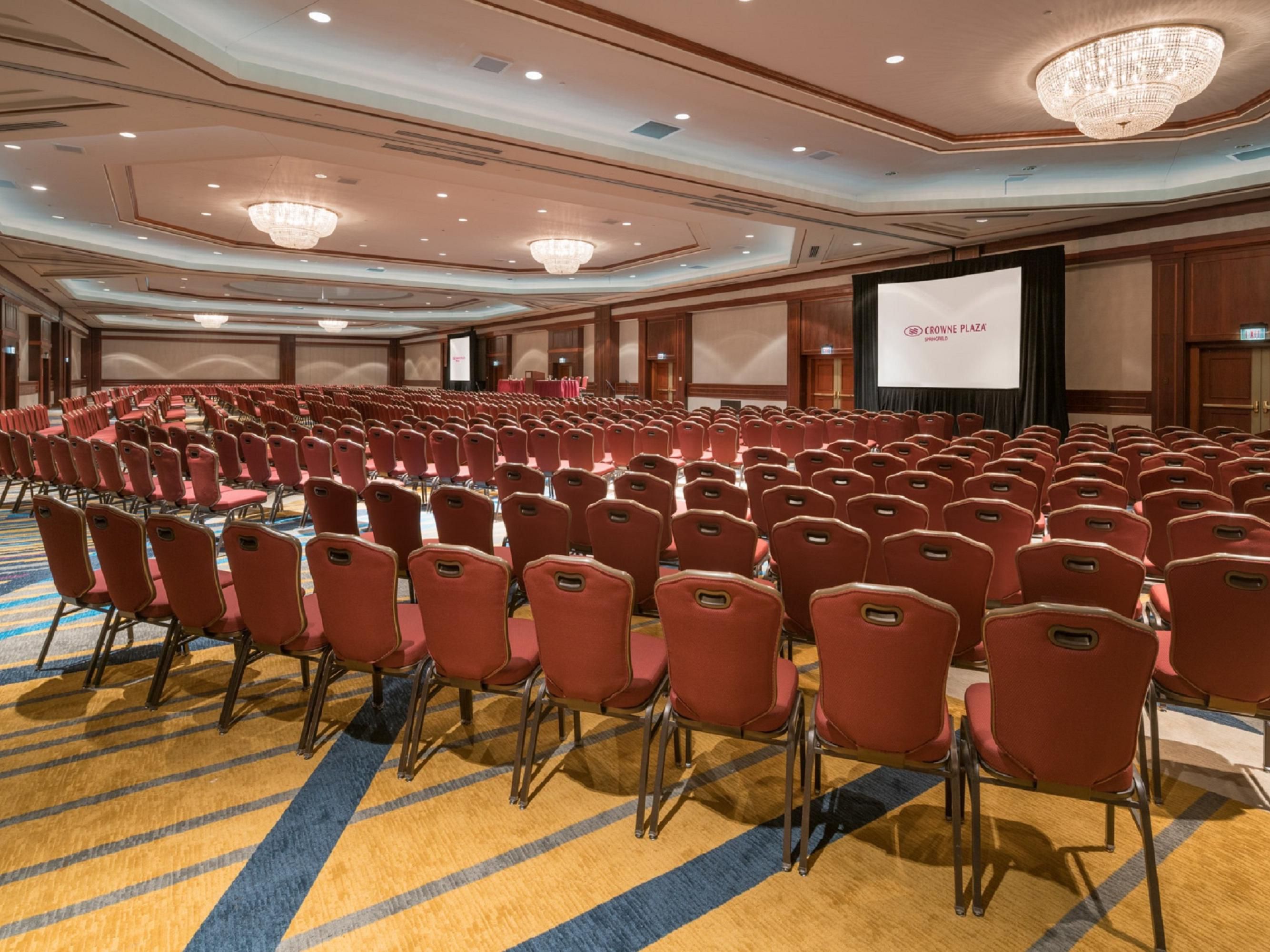 This Springfield IL hotel is ready to impress! Our convention hotel has over 30 flexible meeting rooms and over 70,000 sq. ft. of flexible event space.  We're committed to making your next convention, meeting, or conference a success. Our onsite Meeting Director will handle all the details, including world-class technology and personalized menus.