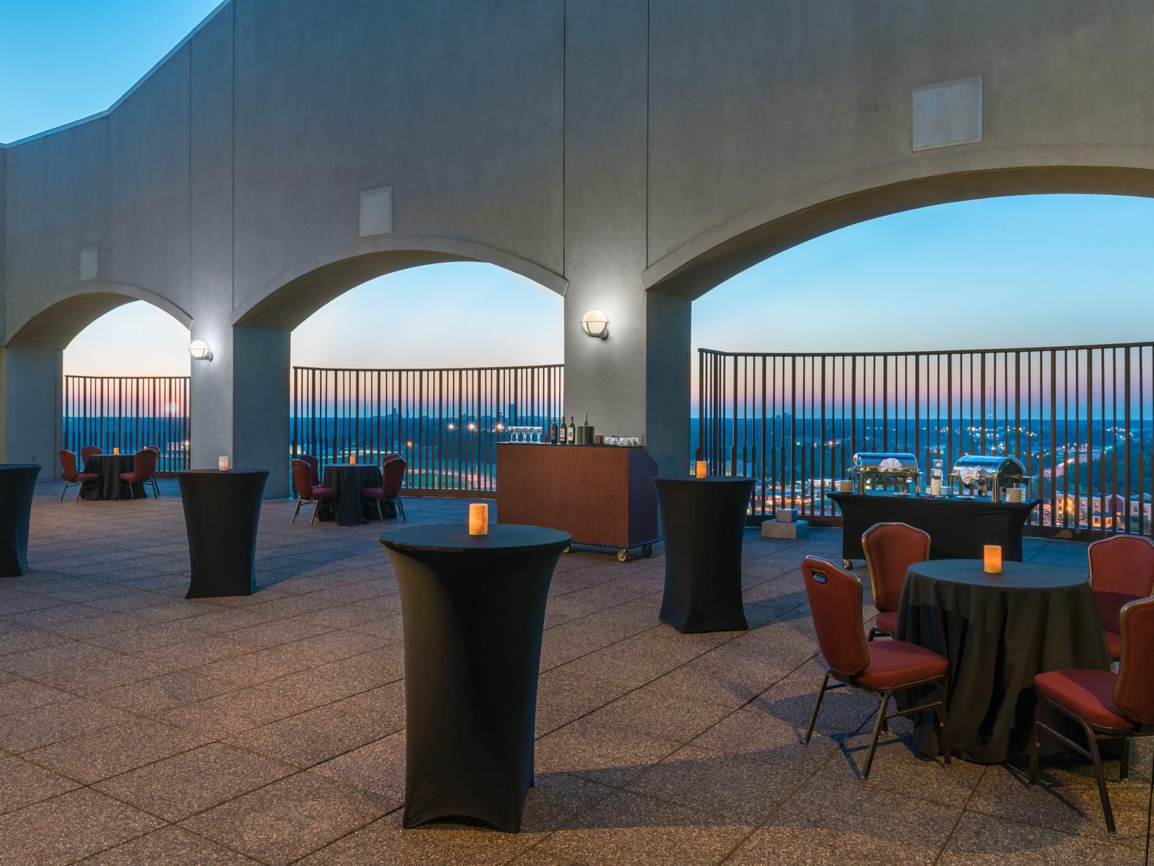 The Rooftop is the perfect venue for a social event or an intimate wedding in Springfield IL. This area provides guests an outdoor experience while looking into the skyline of Springfield. The hotel can cater function up to 150 attendees. Give our sales office a call today to book the space.
