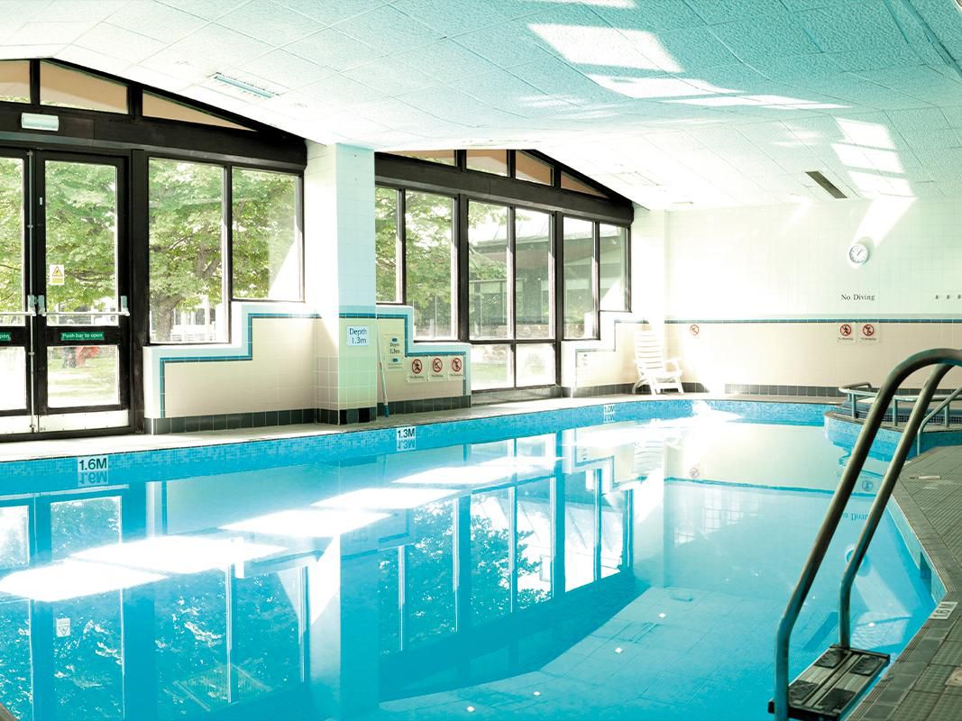 Maintaining a health and wellness routine while travelling is important, so, whether you’re looking to stay on top of your fitness, or relax and unwind after a long day, Club Moativation has all that you need. Including a fully equipped gym, heated indoor pool and jacuzzi with beautiful views of the River Avon.
