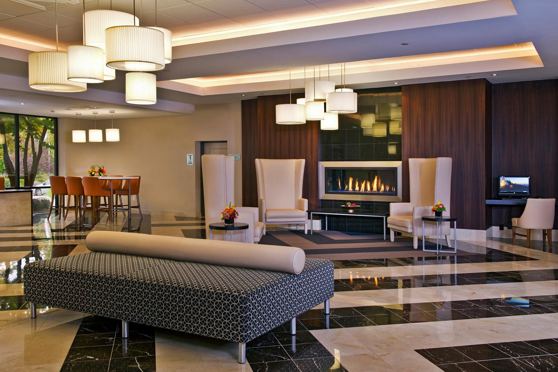 Enjoy and relax in the hotel lobby with free Wi-Fi.