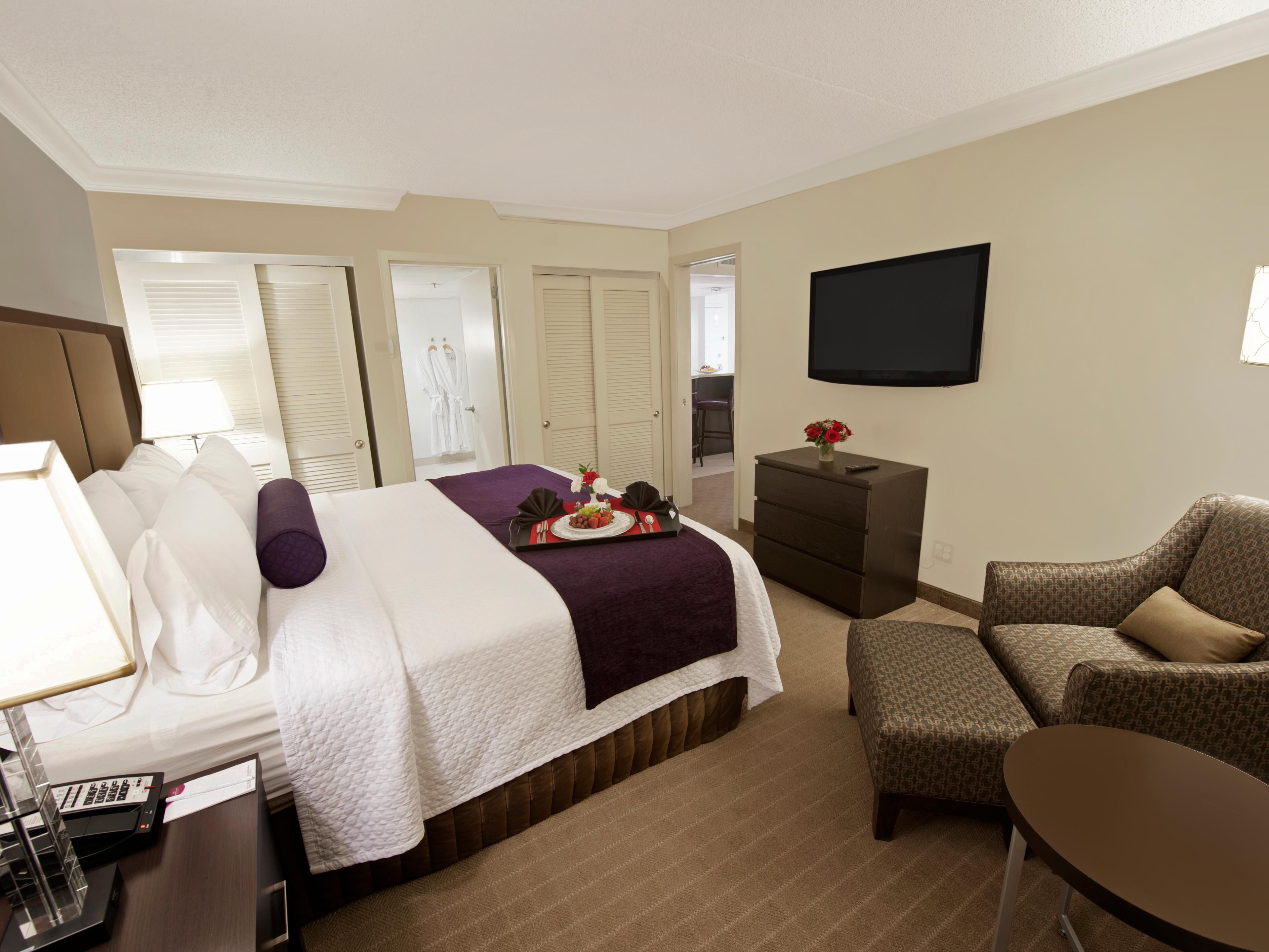 Our Top of the Crowne Executive guest rooms are the perfect choice for guests looking for an elevated experience. These elite guest rooms are situated in a private area of the hotel with key access and a variety of exclusive services and amenities. Book now and take your stay to the next level.