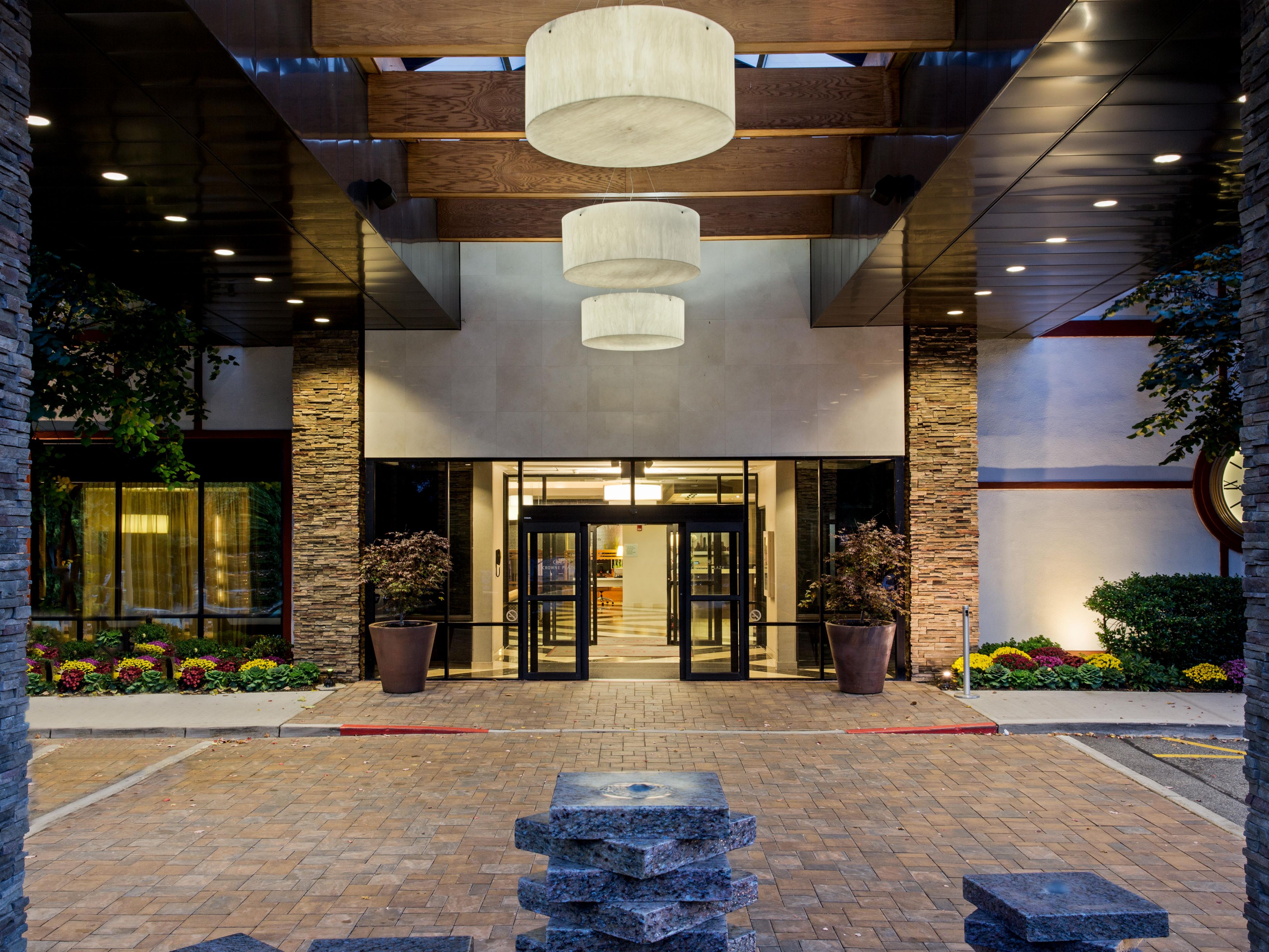 Welcome to the beautiful entryway at our Suffern hotel.