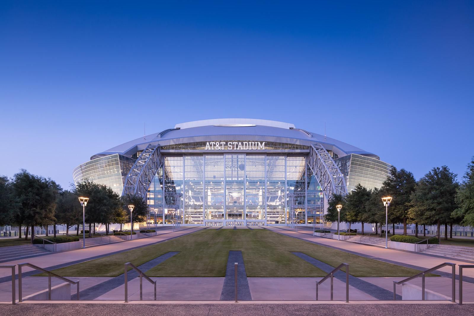 Crowne Plaza Suites Arlington Ballpark Stadium