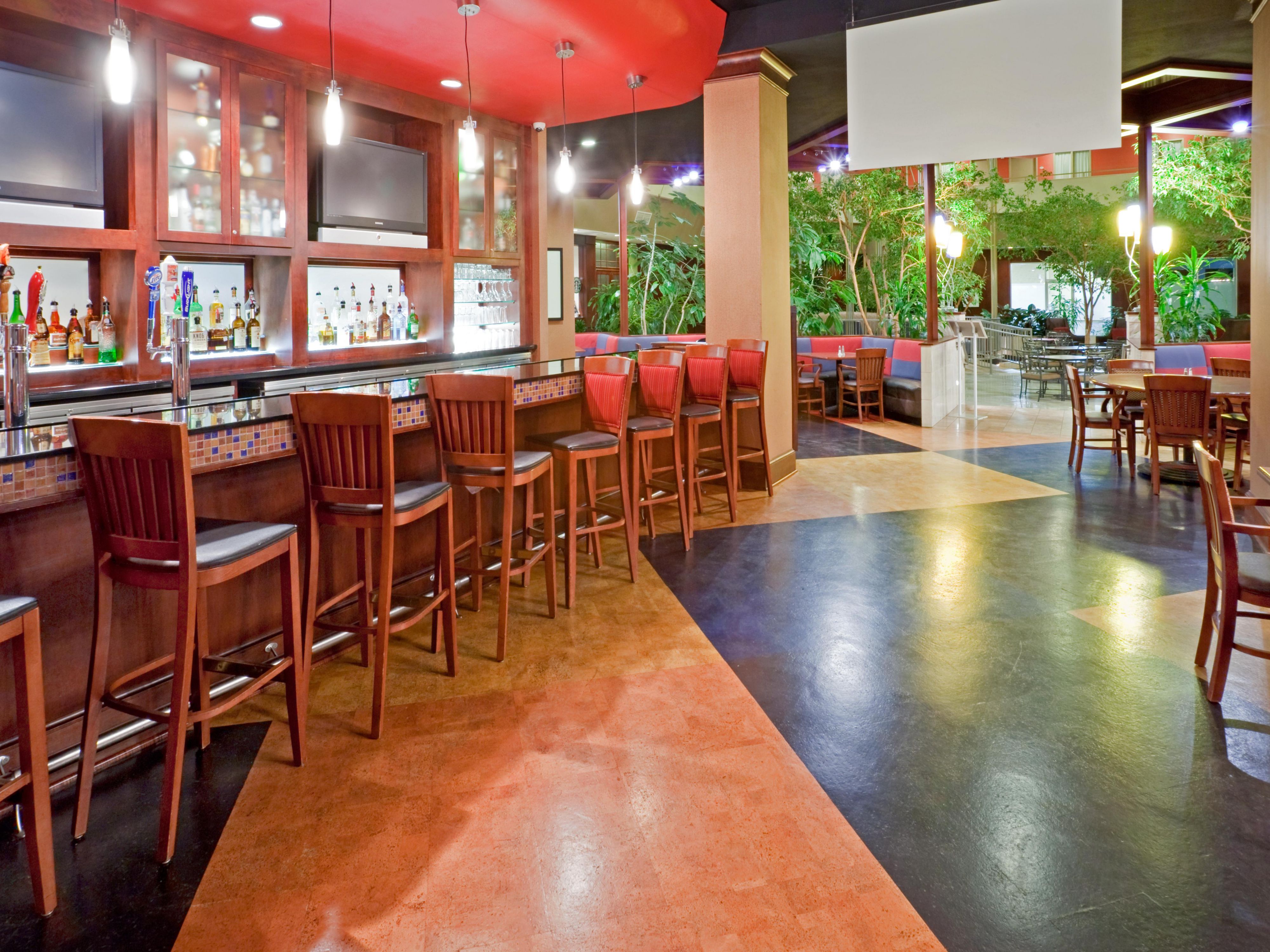 Enjoy a chef-created menu at our on-site restaurant, the Crowne Plaza® Grill & Bar. Stop by for a hot breakfast, tasty lunch, or relaxing dinner and drinks. The grill is open seven days a week.  
