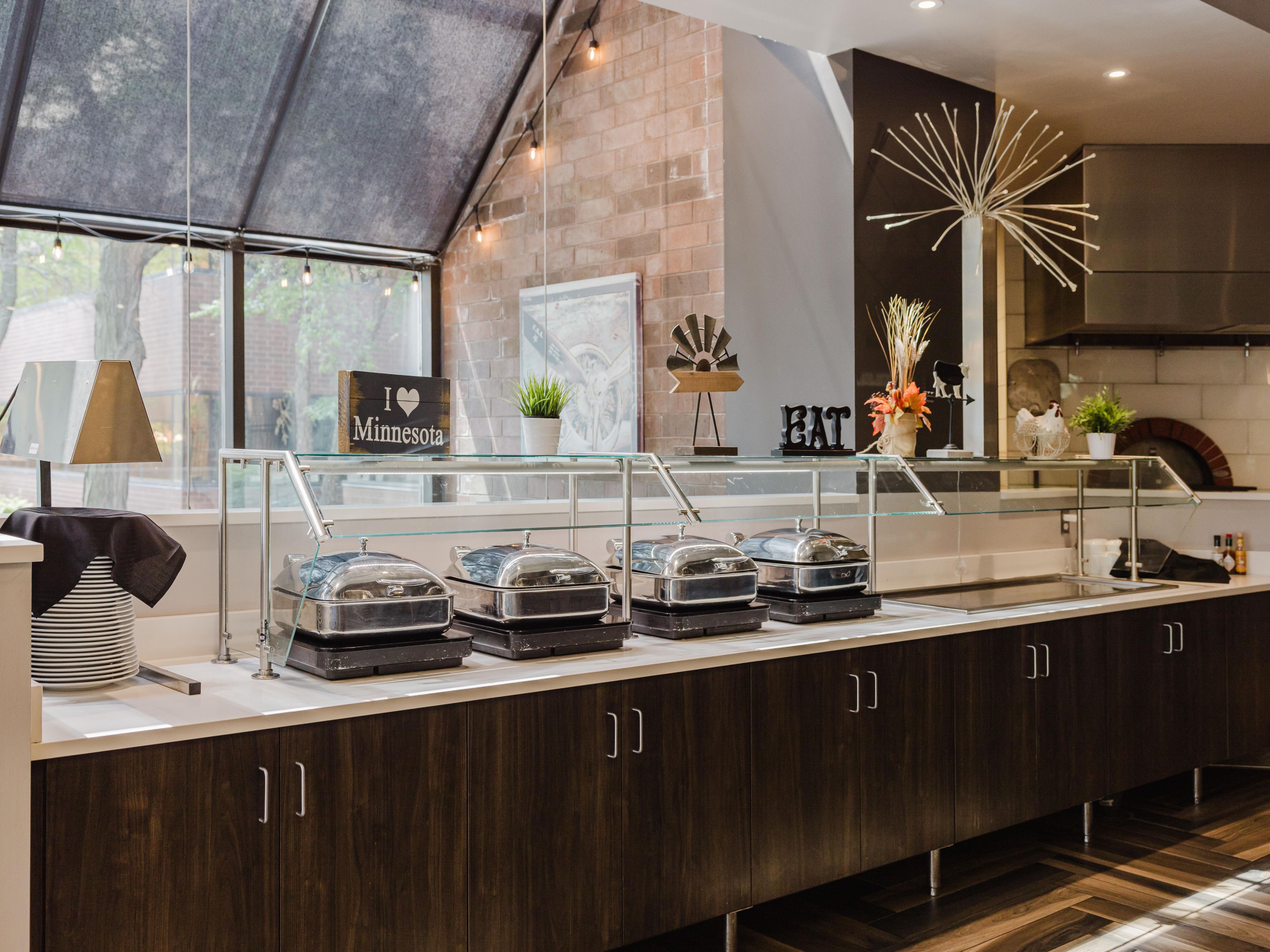Enjoy a fresh and bright breakfast at AiRECraft Bar & Grill, offering a variety of morning favorites to energize your day. No time to sit? Swing by our local coffee kiosk in the lobby for a quick bite and your caffeine fix to go.