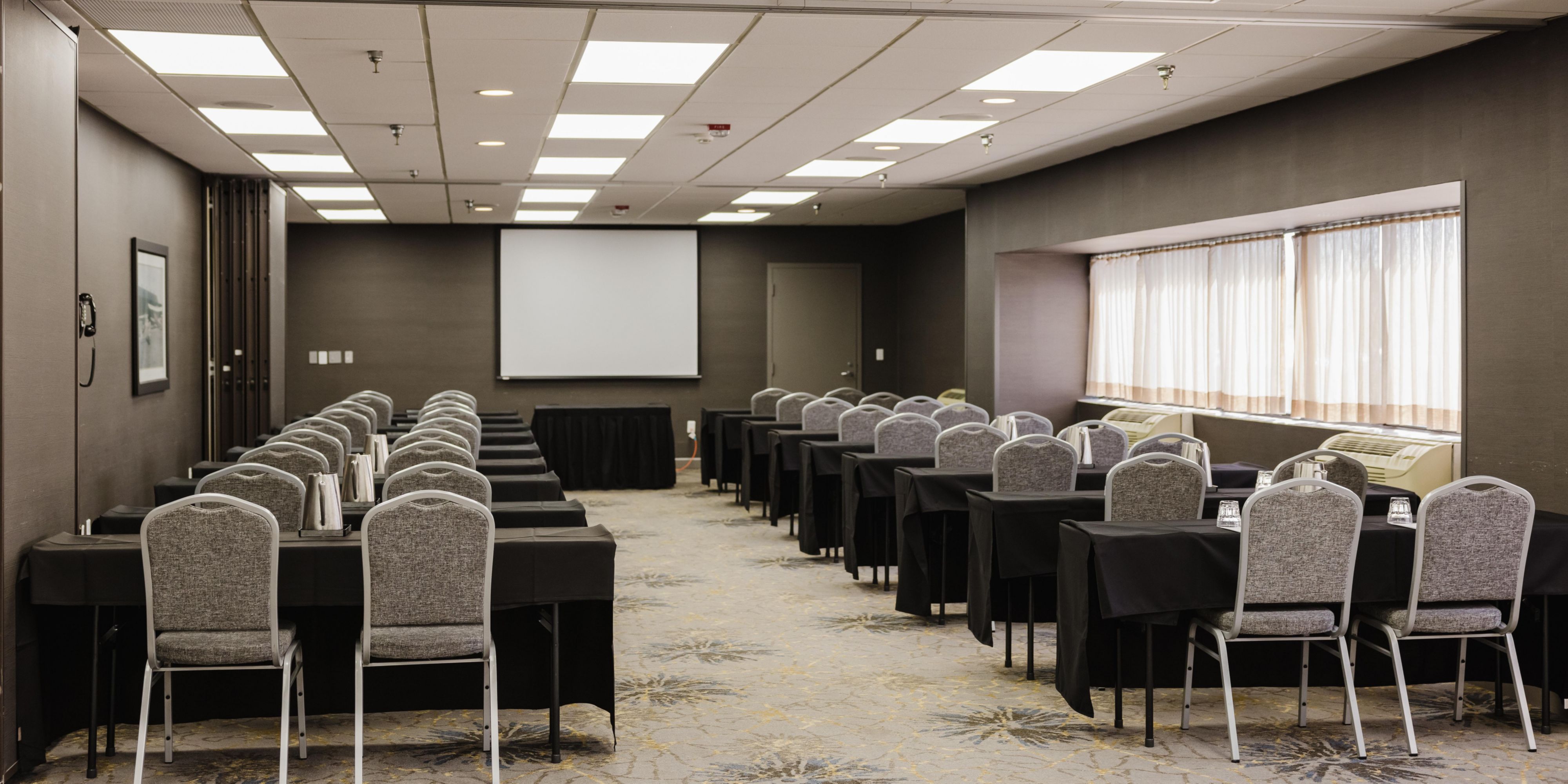 Enhance your presentations with modern audiovisual technology, ensuring a seamless and professional event experience. 